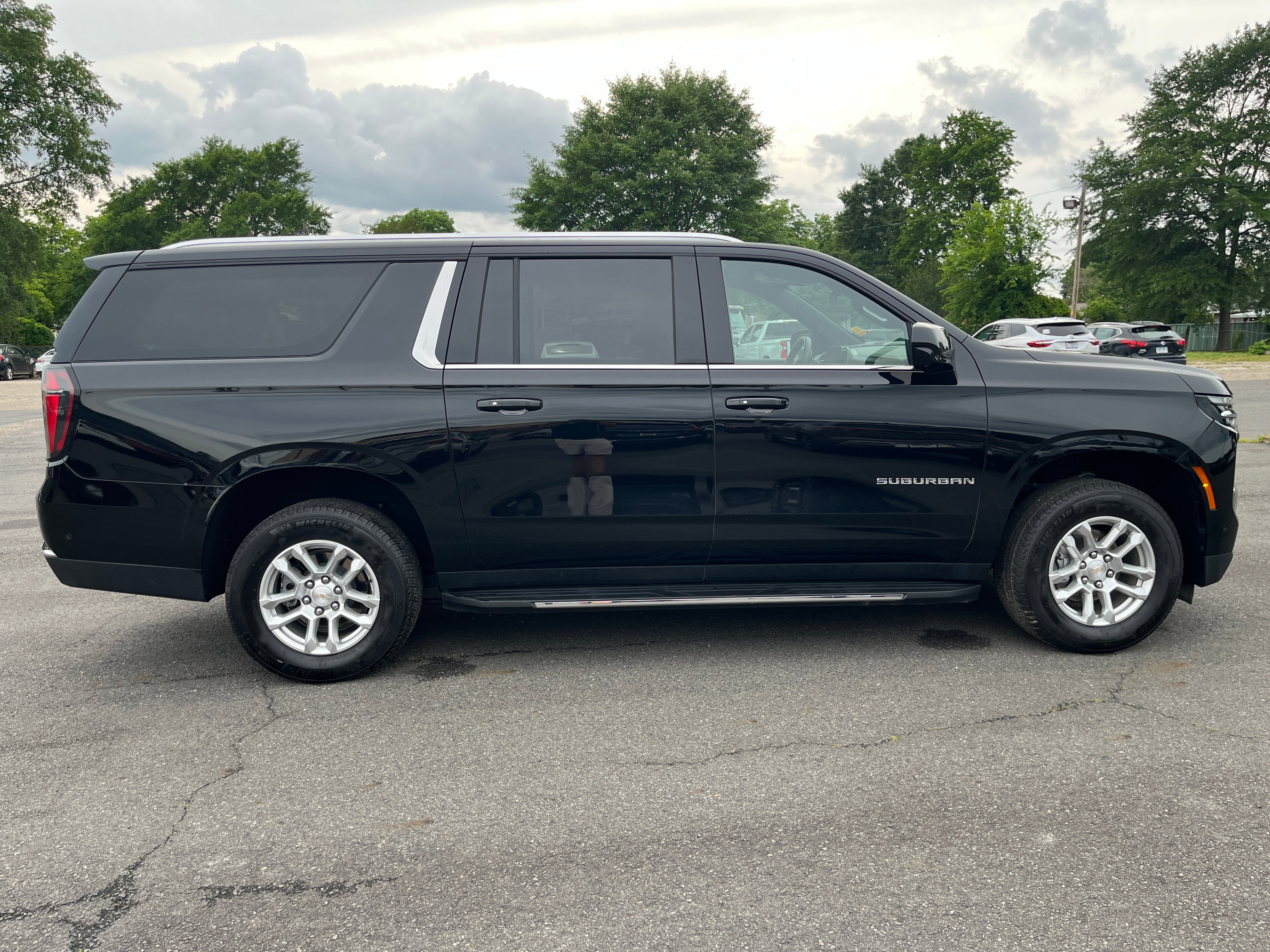2025 Chevrolet Suburban LS