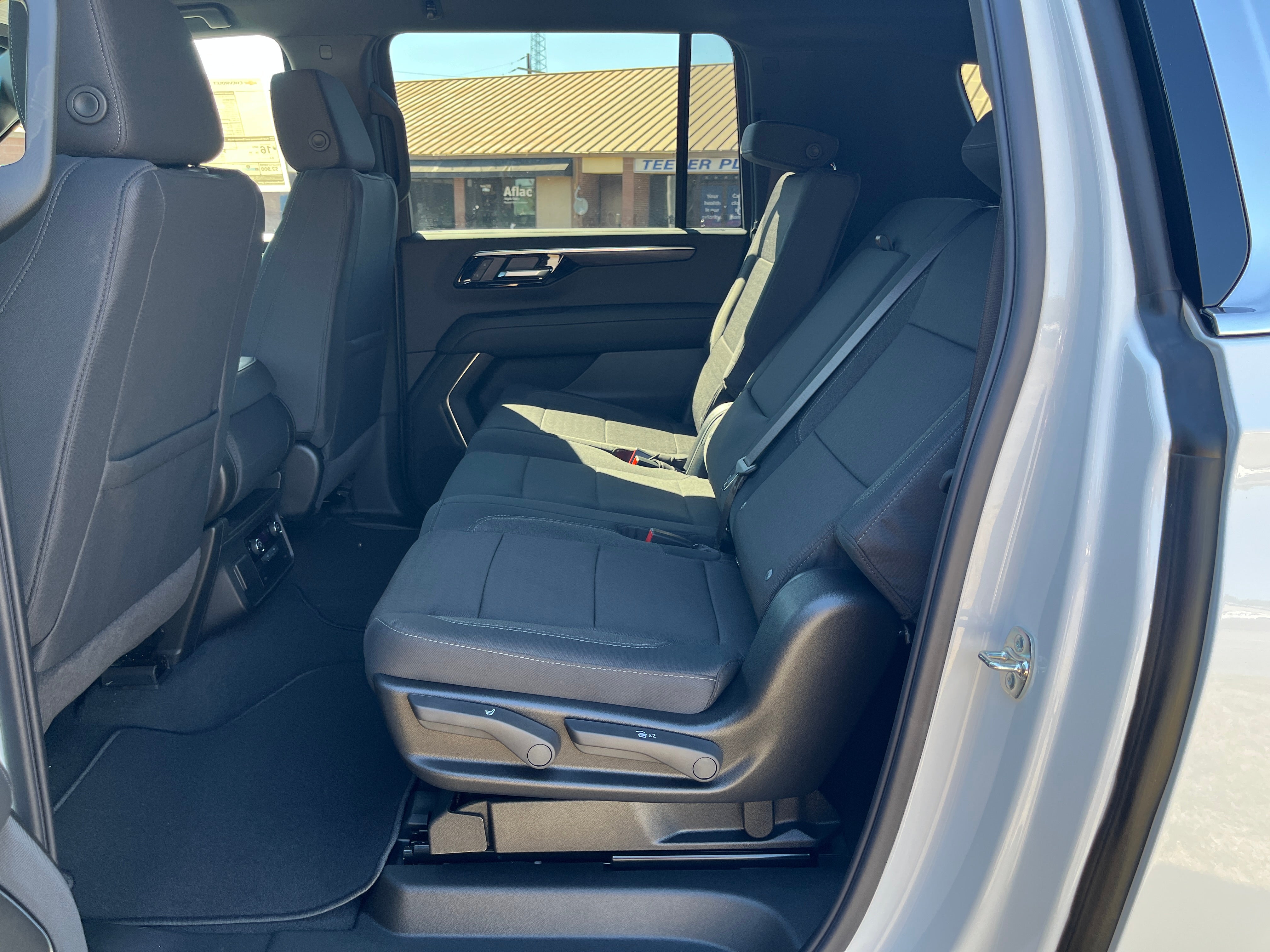2027 Chevrolet Suburban LS