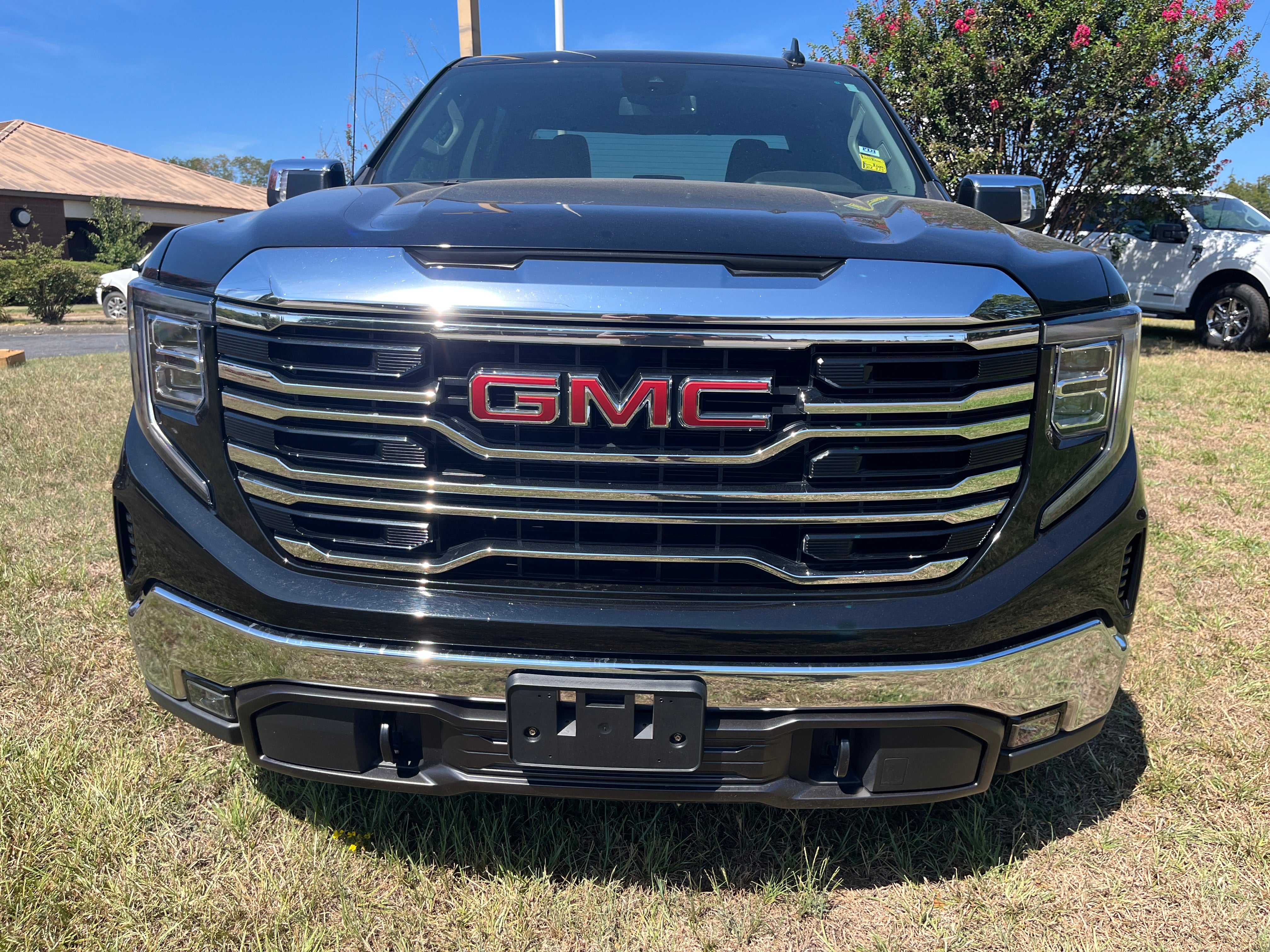 2024 GMC Sierra 1500 SLT - Photo 11