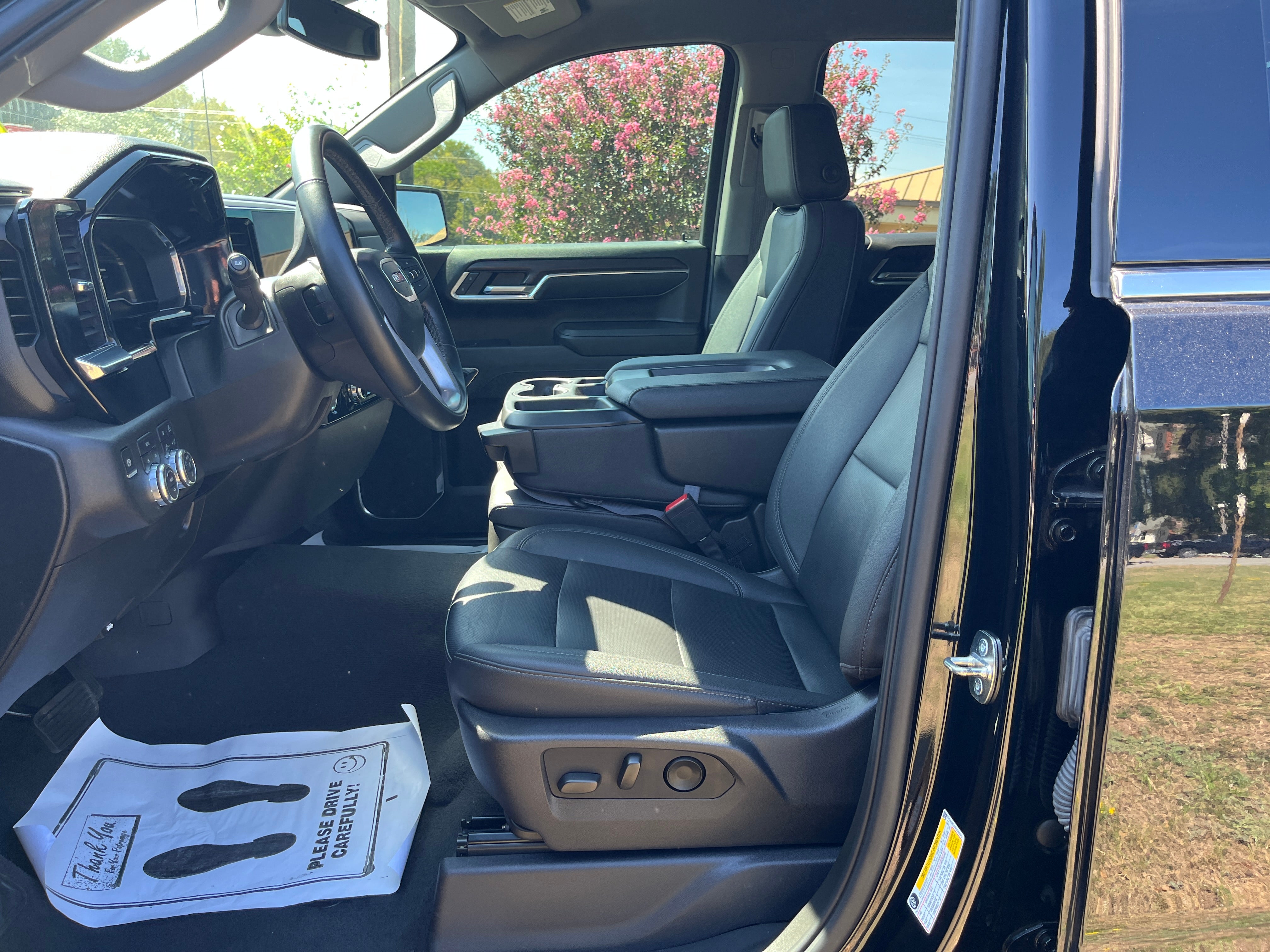 2024 GMC Sierra 1500 SLT - Photo 17