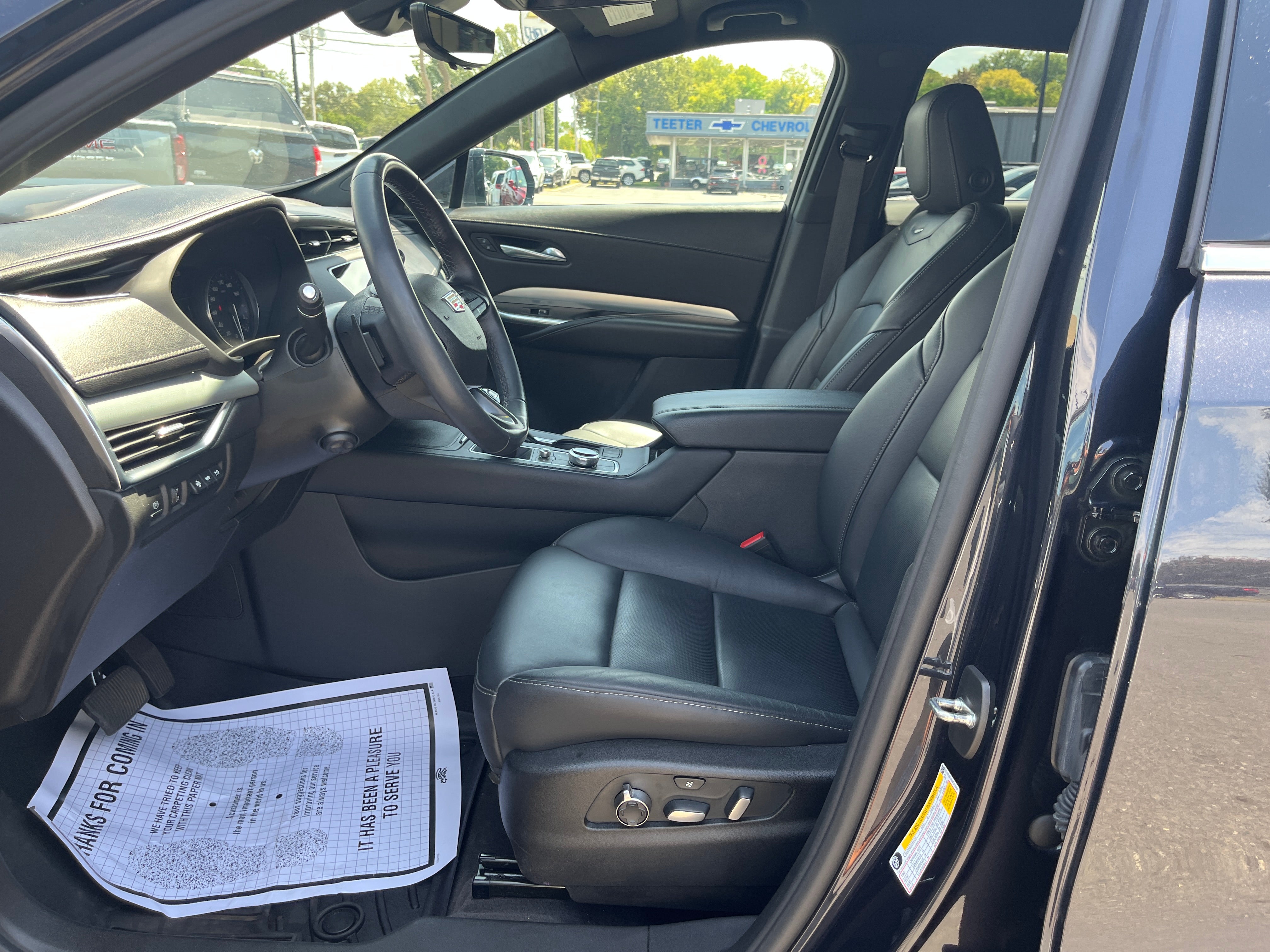 2022 Cadillac XT4 AWD Premium Luxury