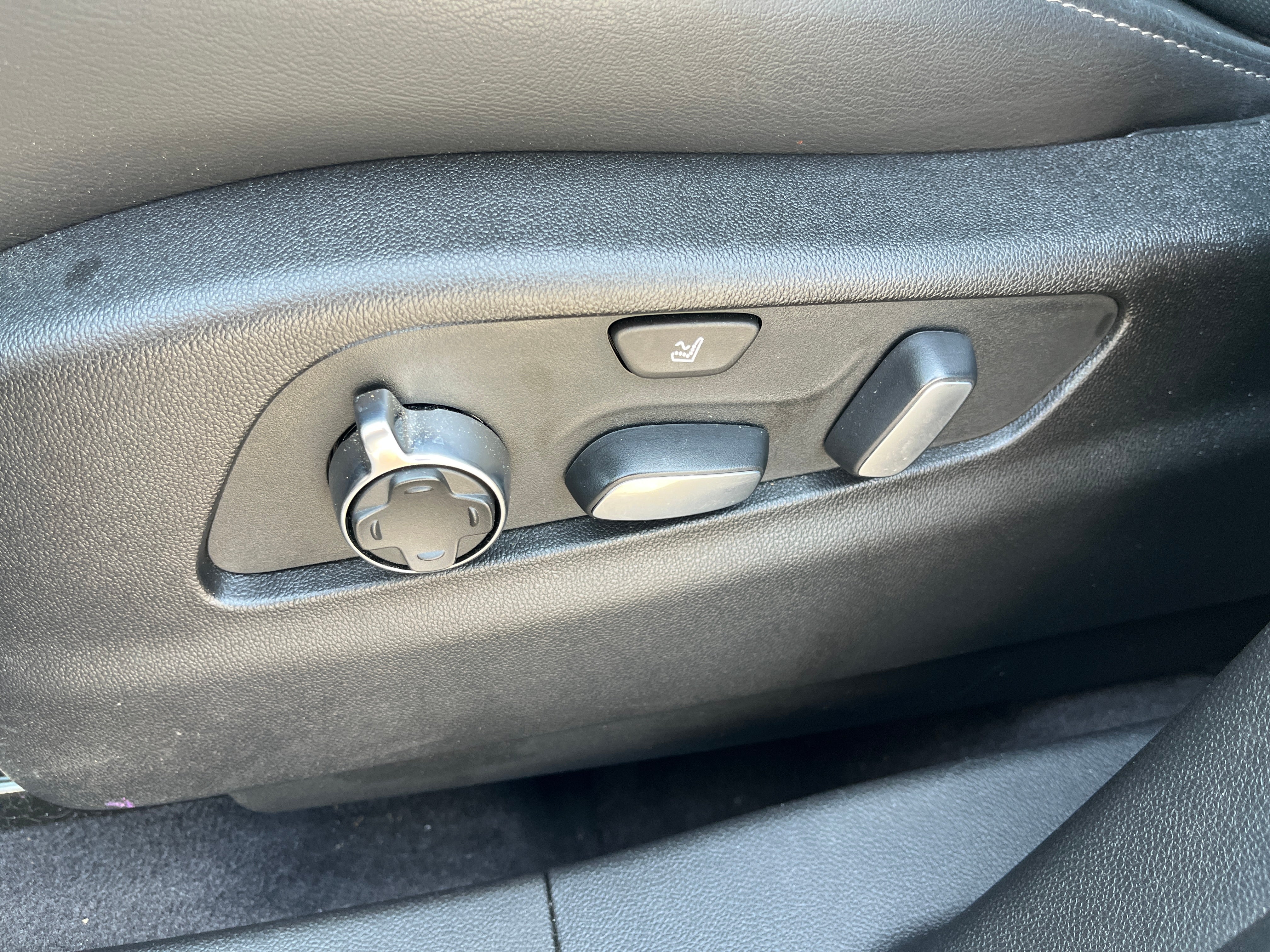 2022 Cadillac XT4 AWD Premium Luxury