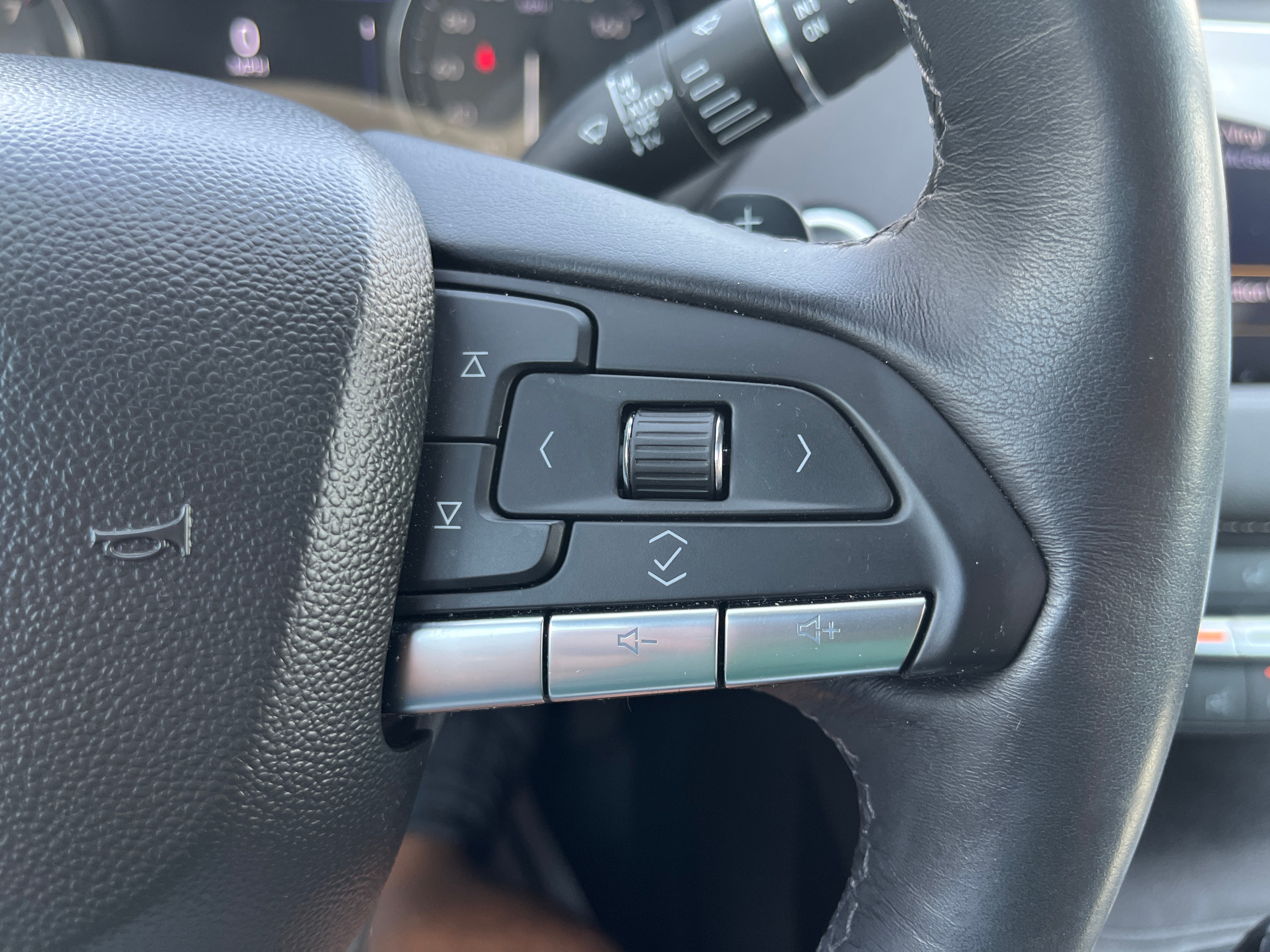 2022 Cadillac XT4 AWD Premium Luxury