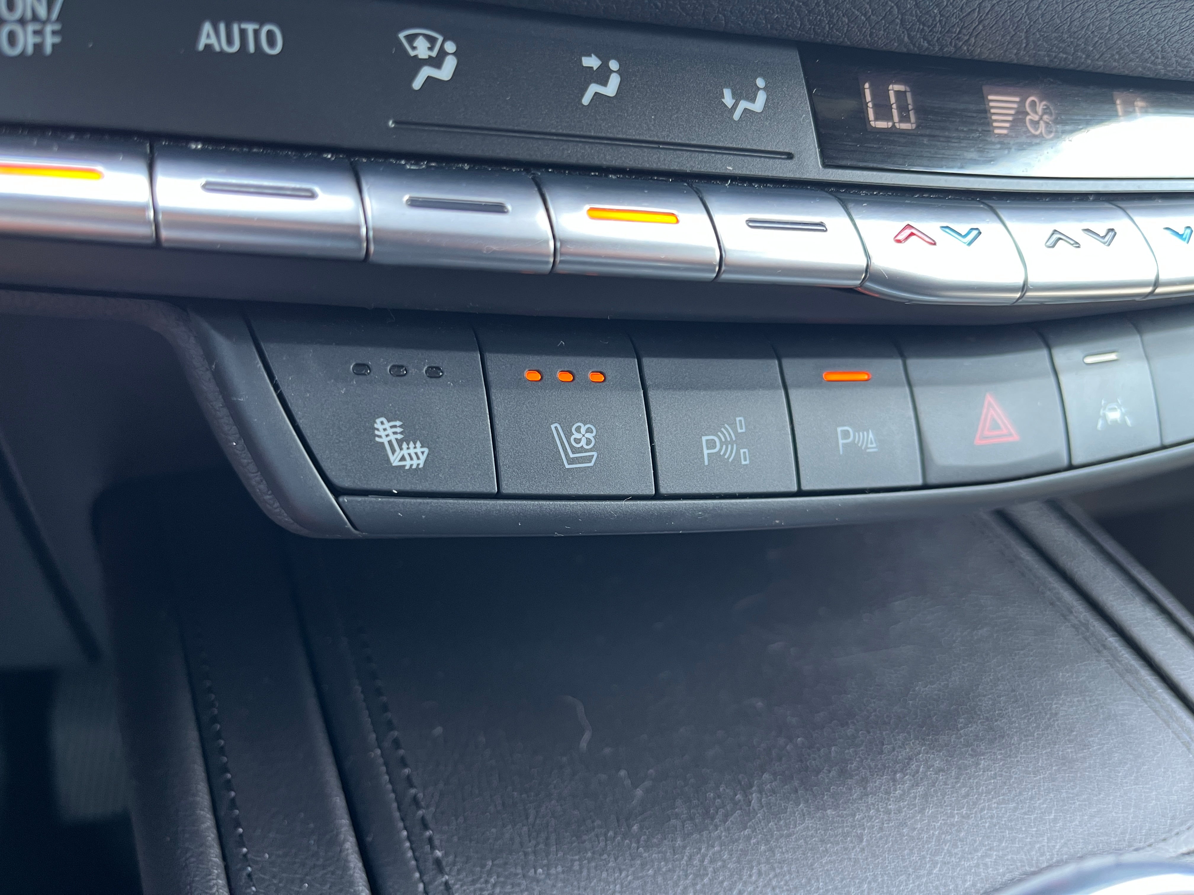 2022 Cadillac XT4 AWD Premium Luxury