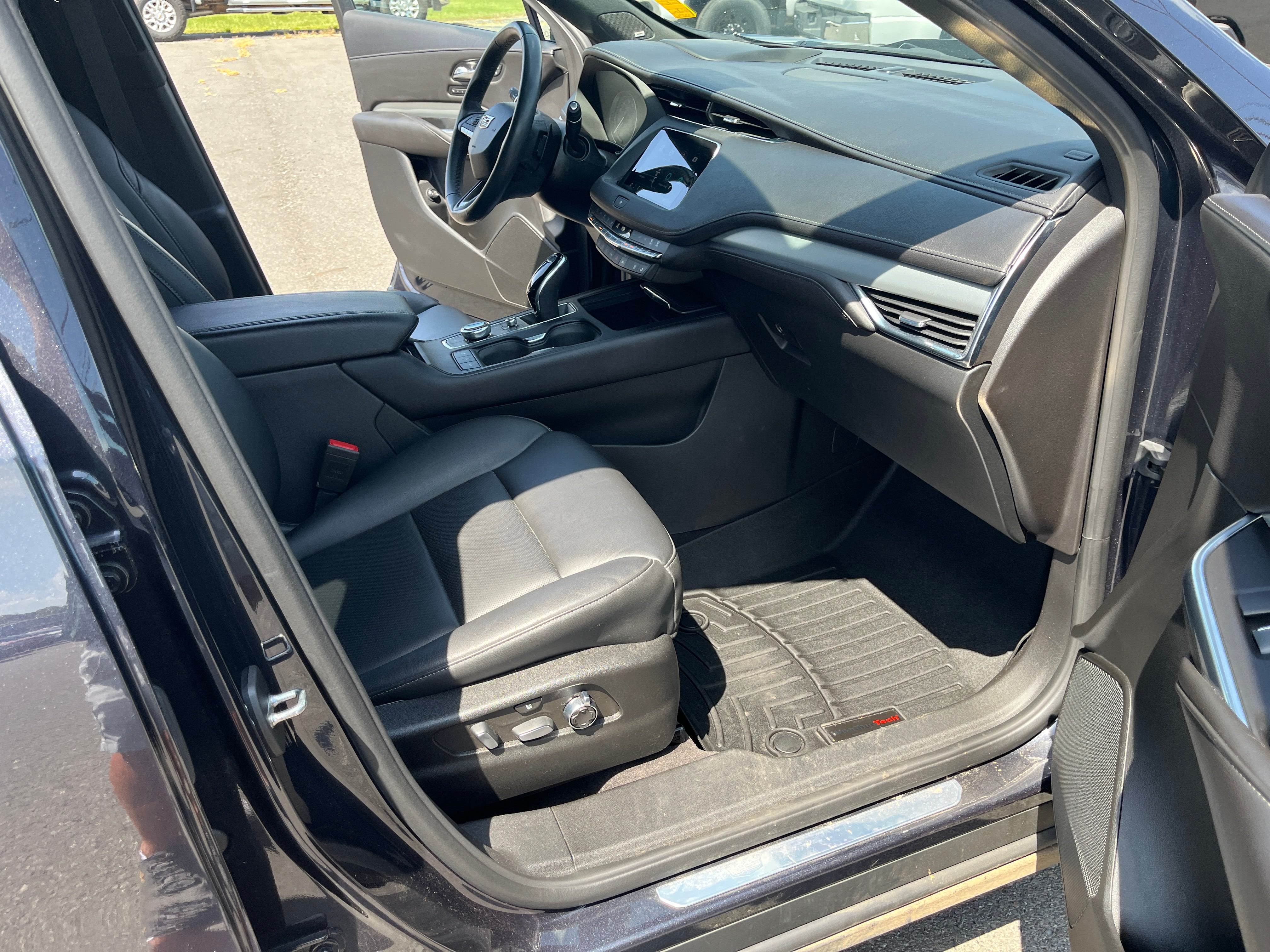2022 Cadillac XT4 AWD Premium Luxury