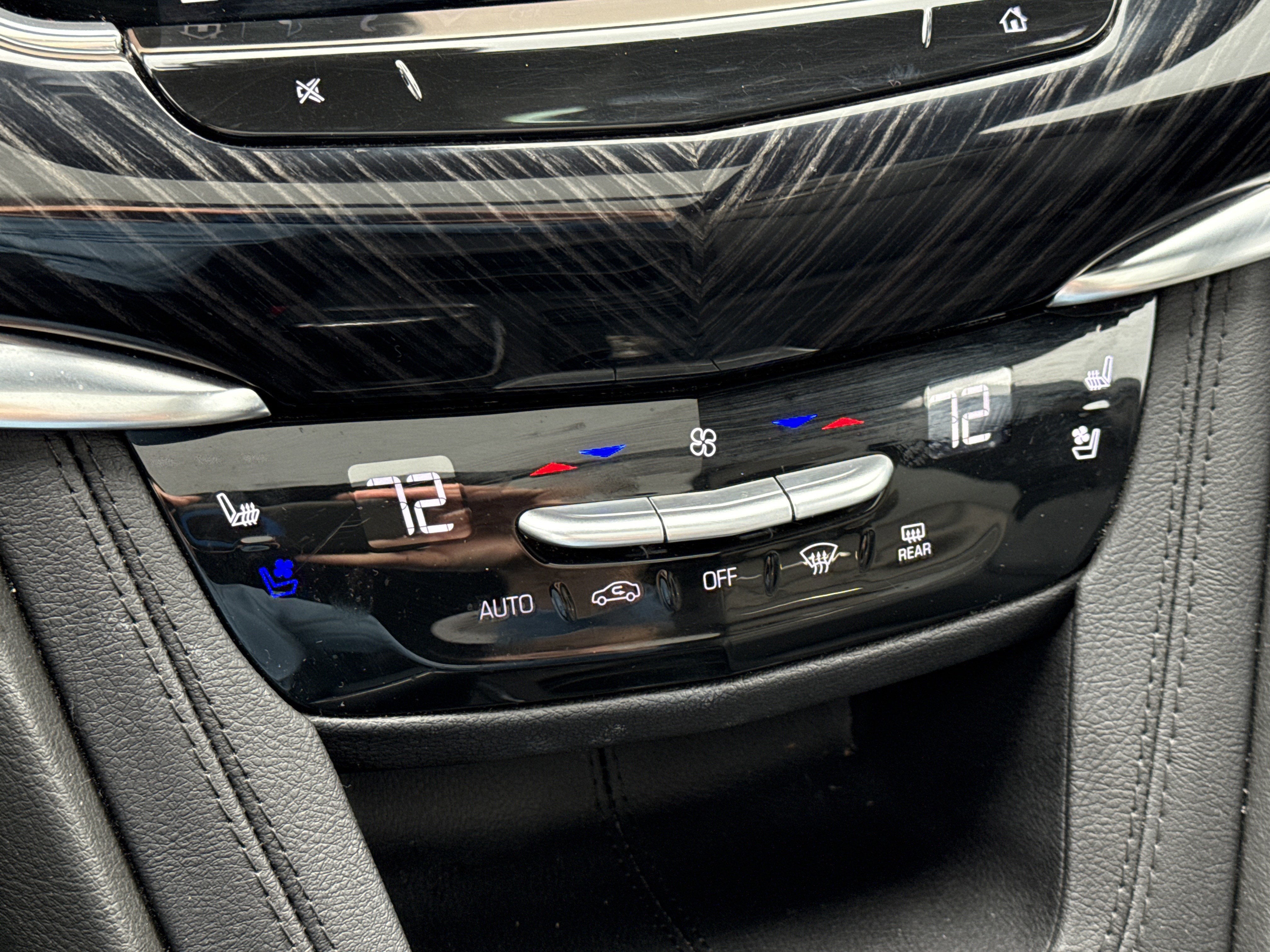 2025 Cadillac XT6 Base