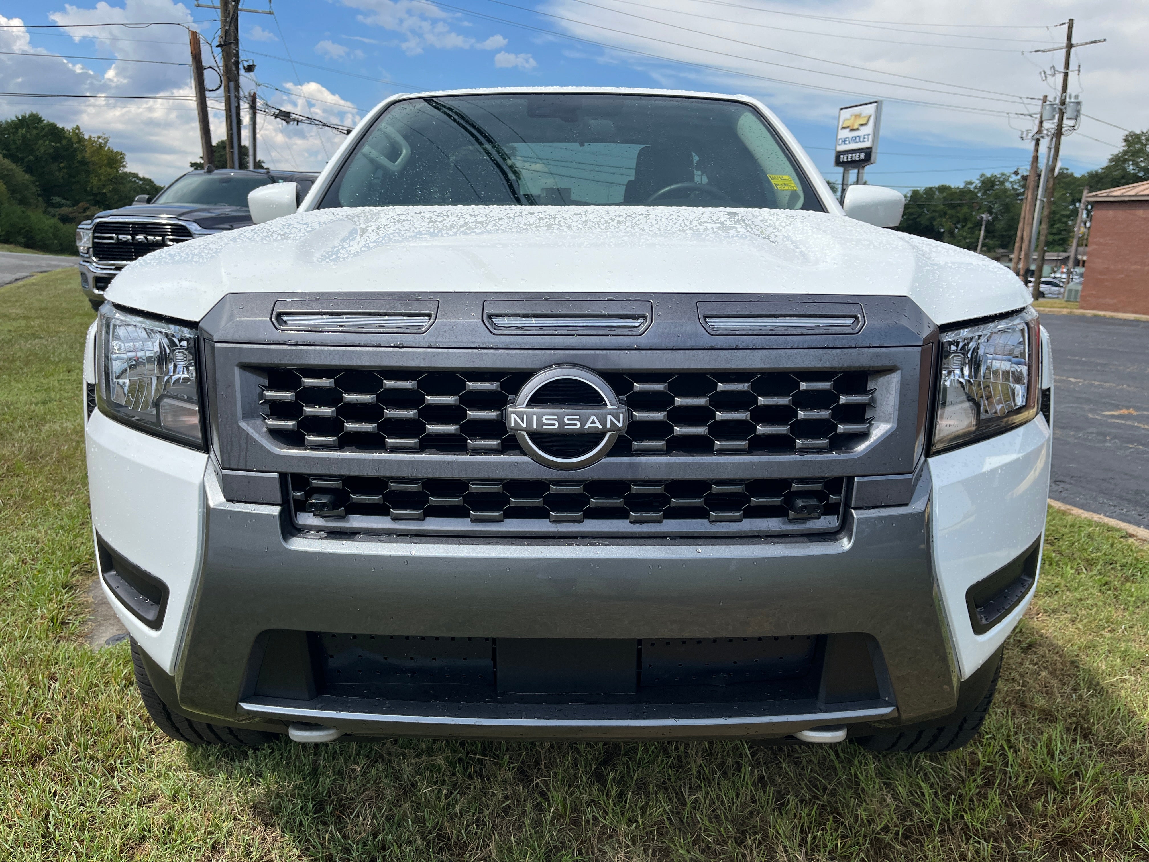2025 Nissan Frontier SV