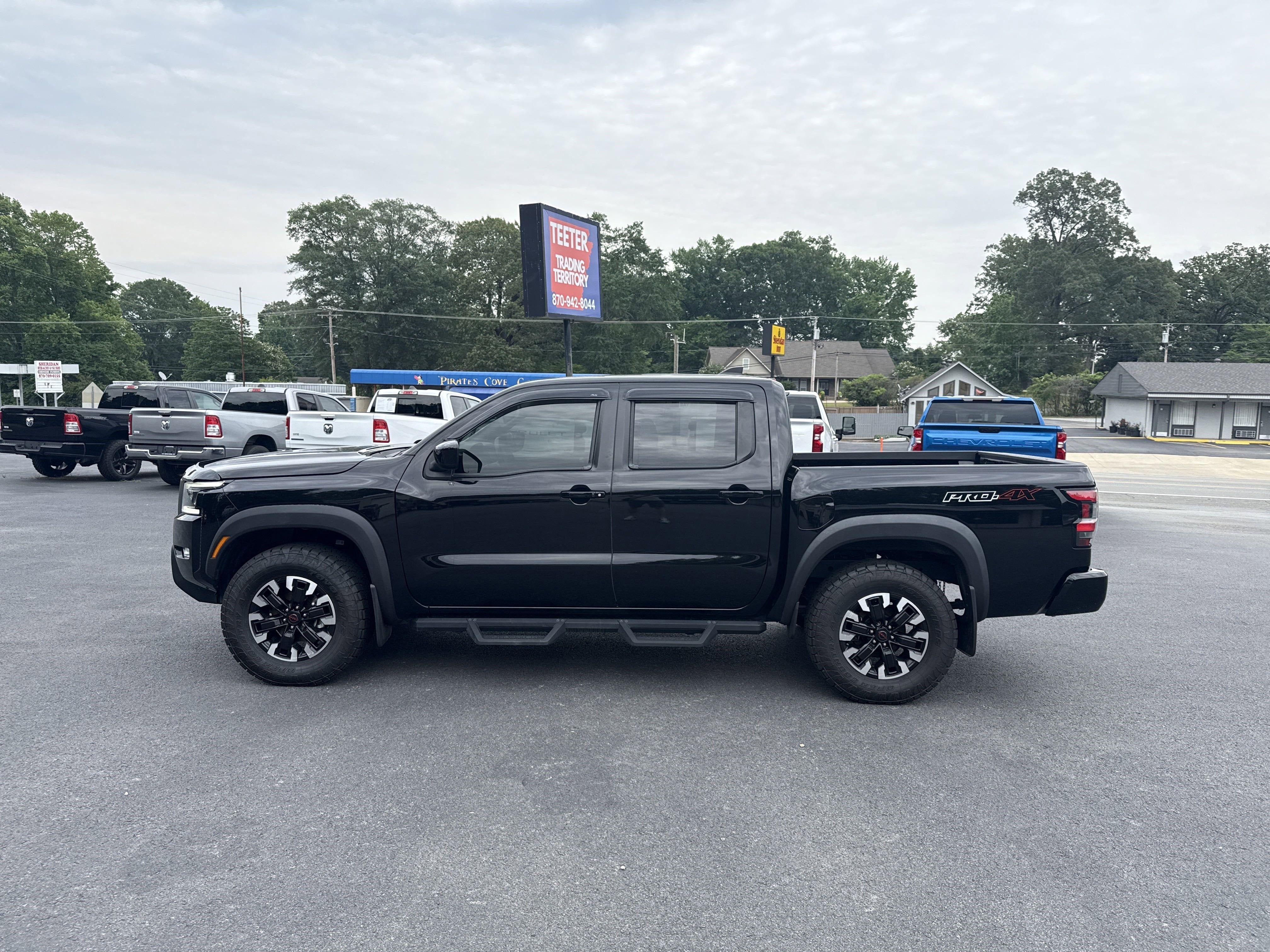 2023 Nissan Frontier Base