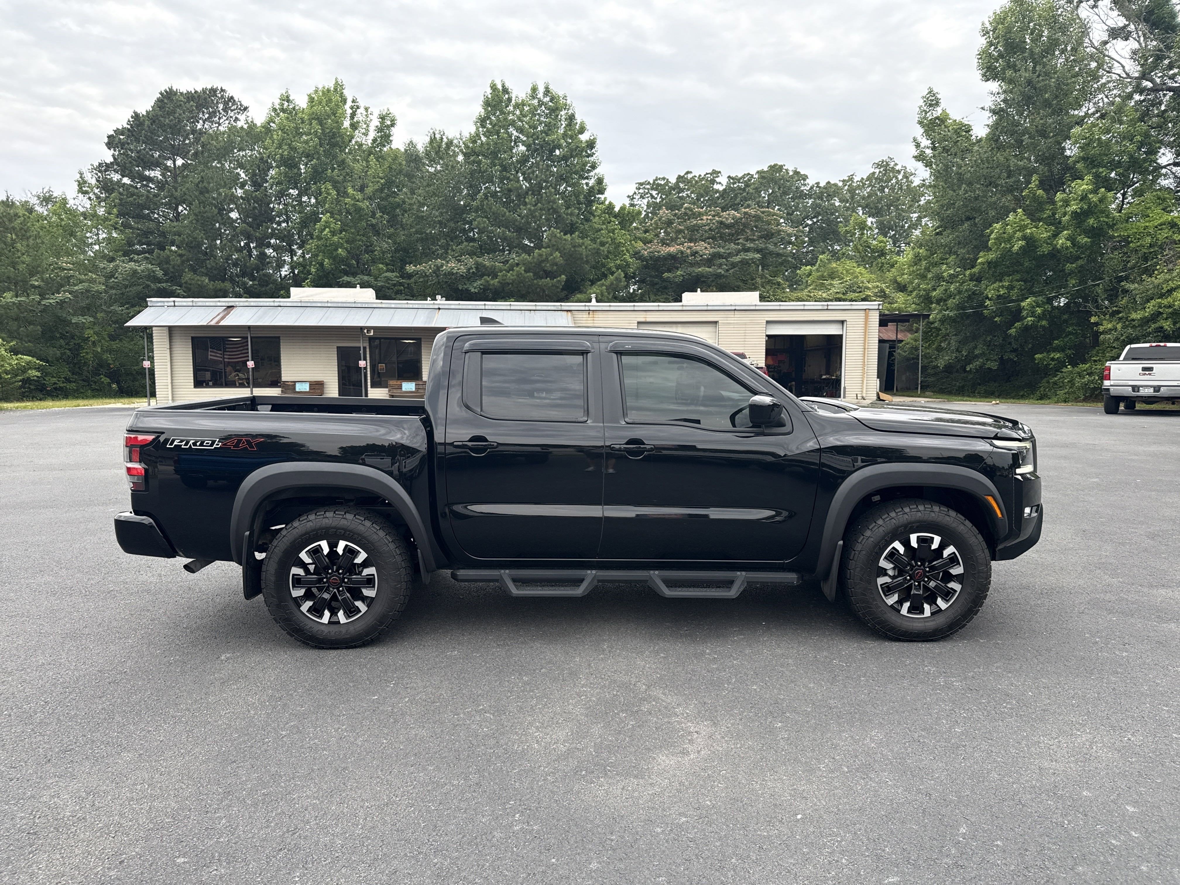 2023 Nissan Frontier Base