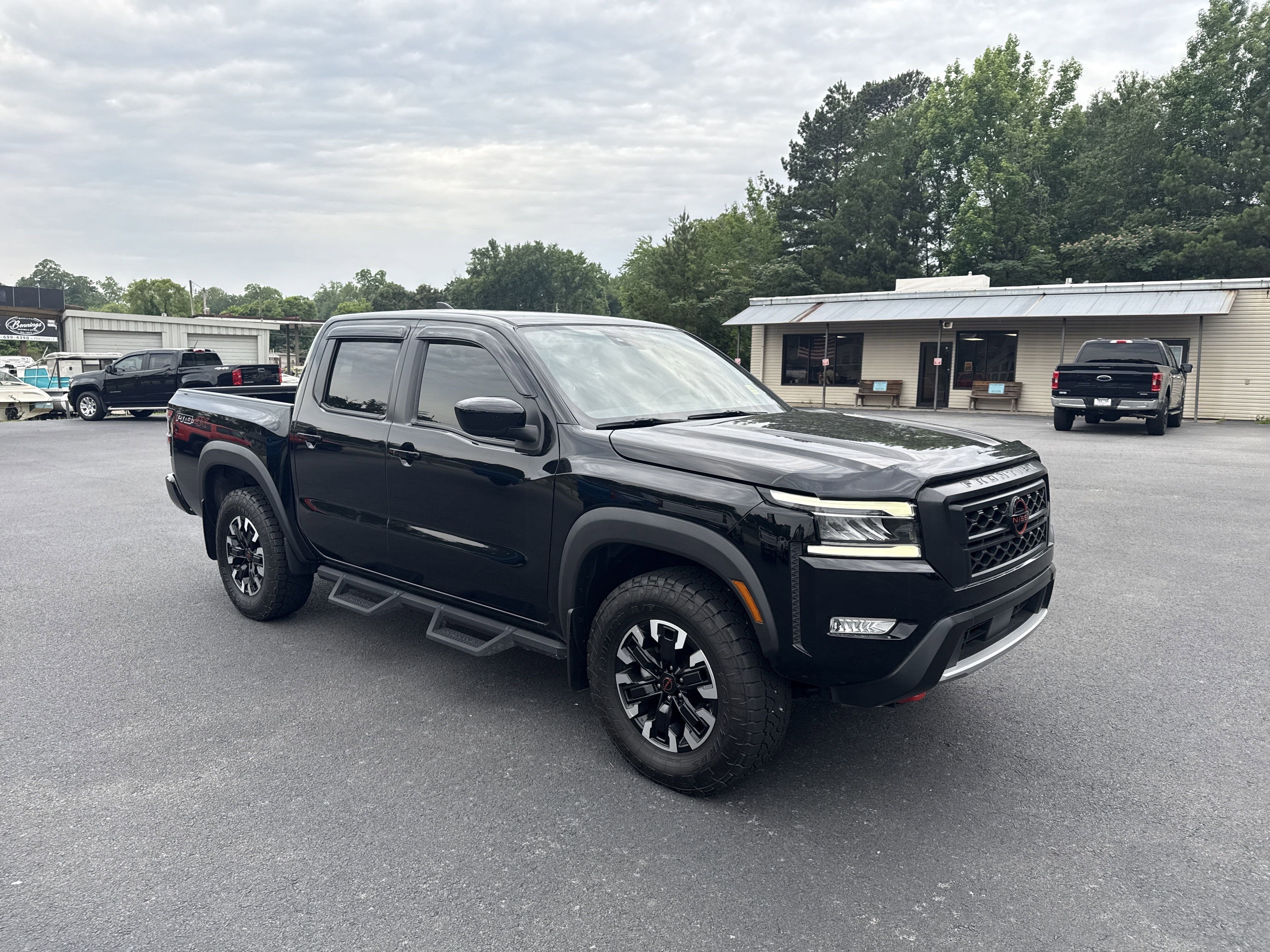 2023 Nissan Frontier Base