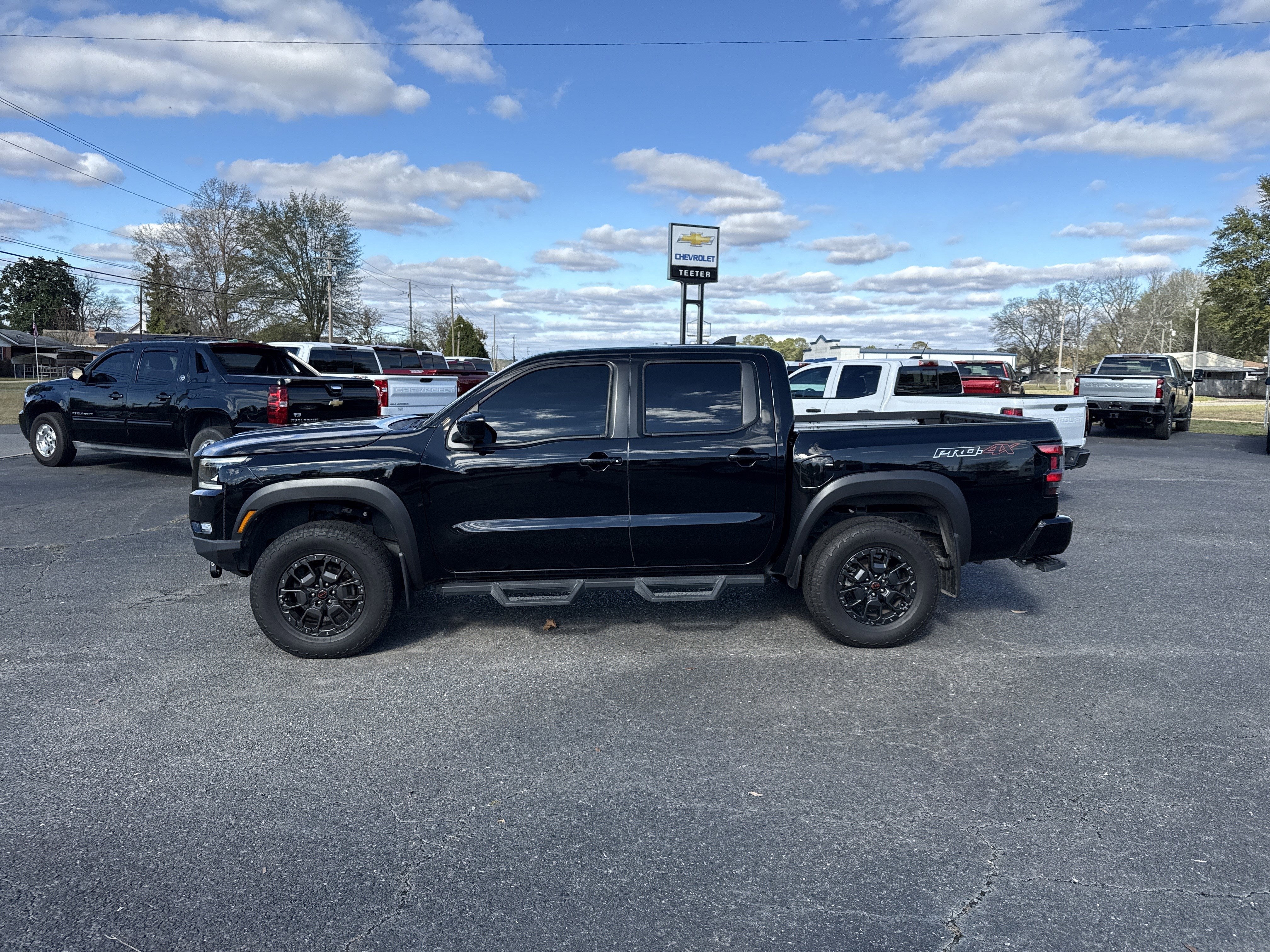 2023 Nissan Frontier Base