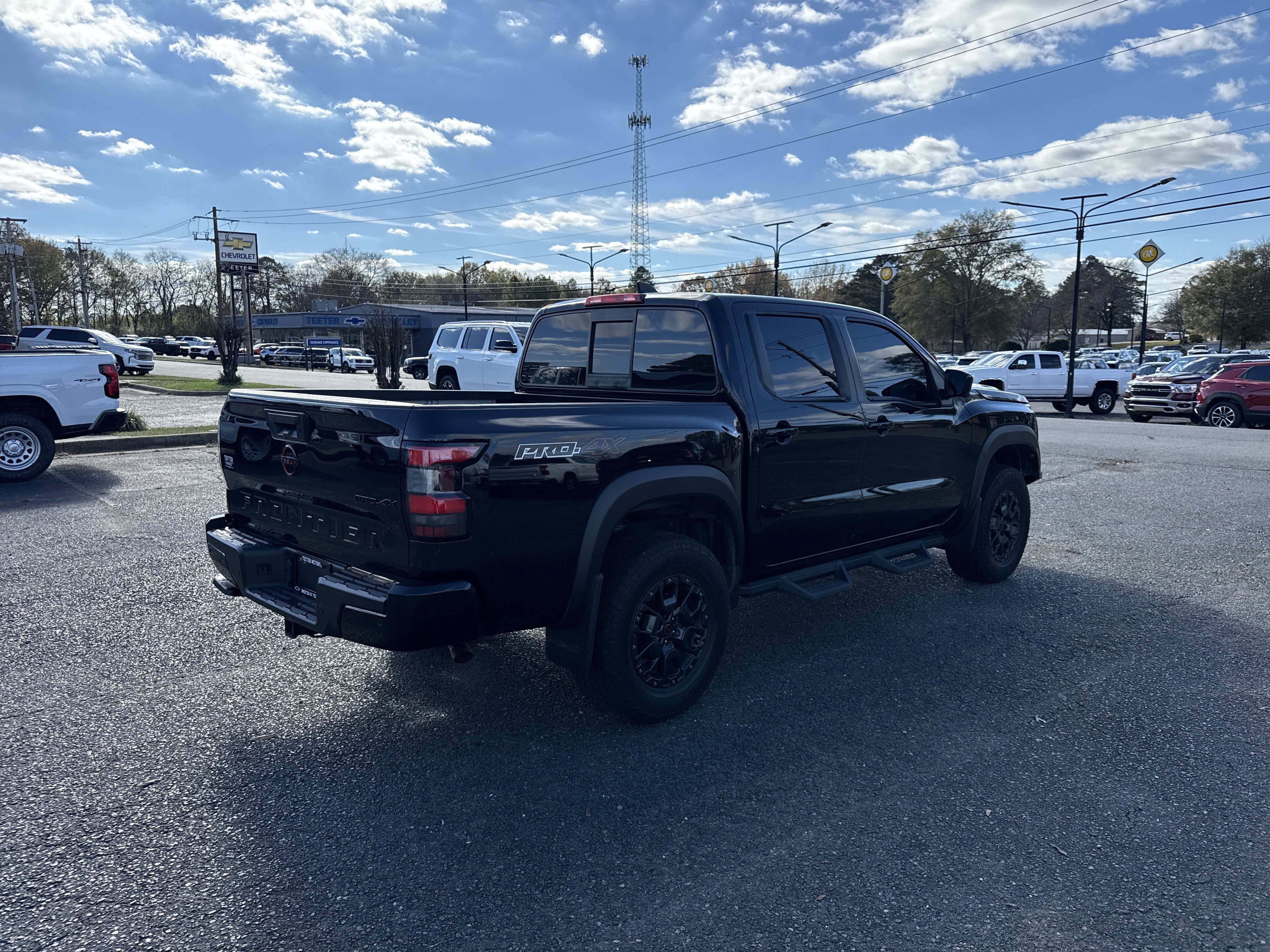 2023 Nissan Frontier Base