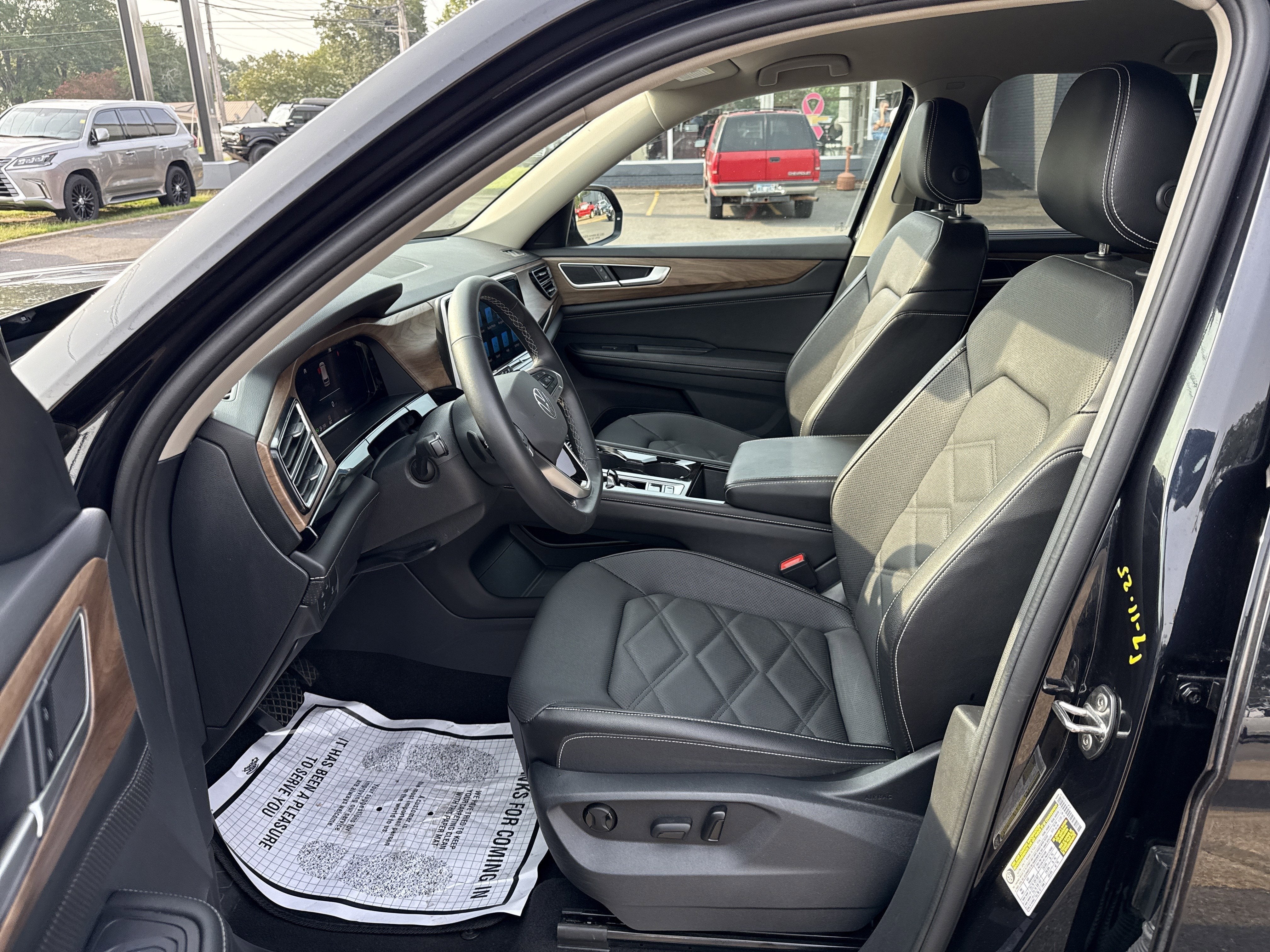 2024 Volkswagen Atlas 2.0T SE w/Technology