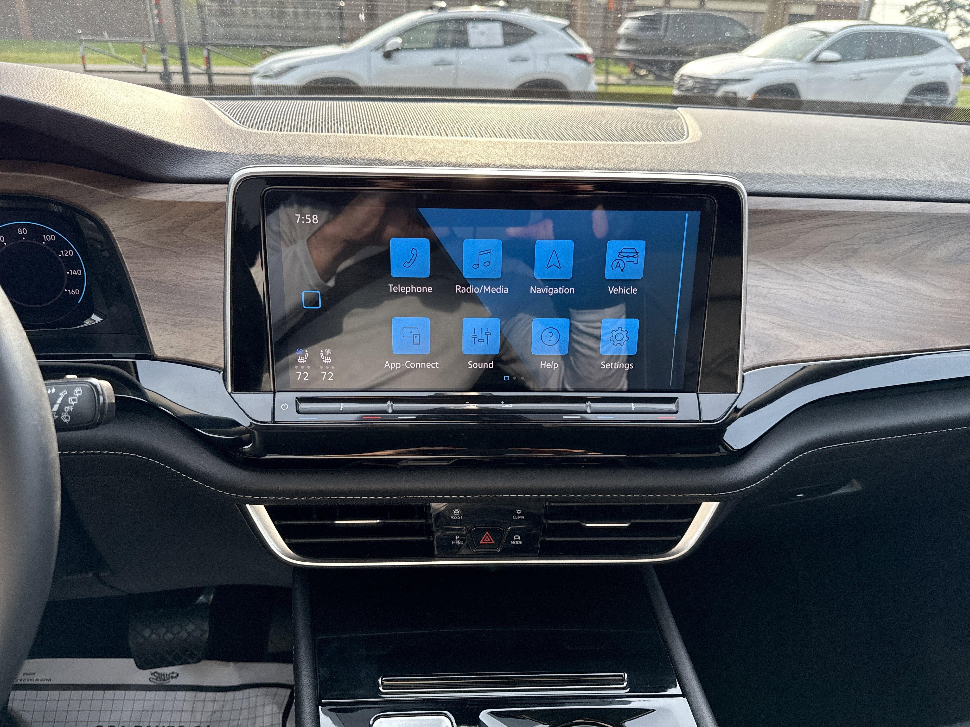 2024 Volkswagen Atlas 2.0T SE w/Technology