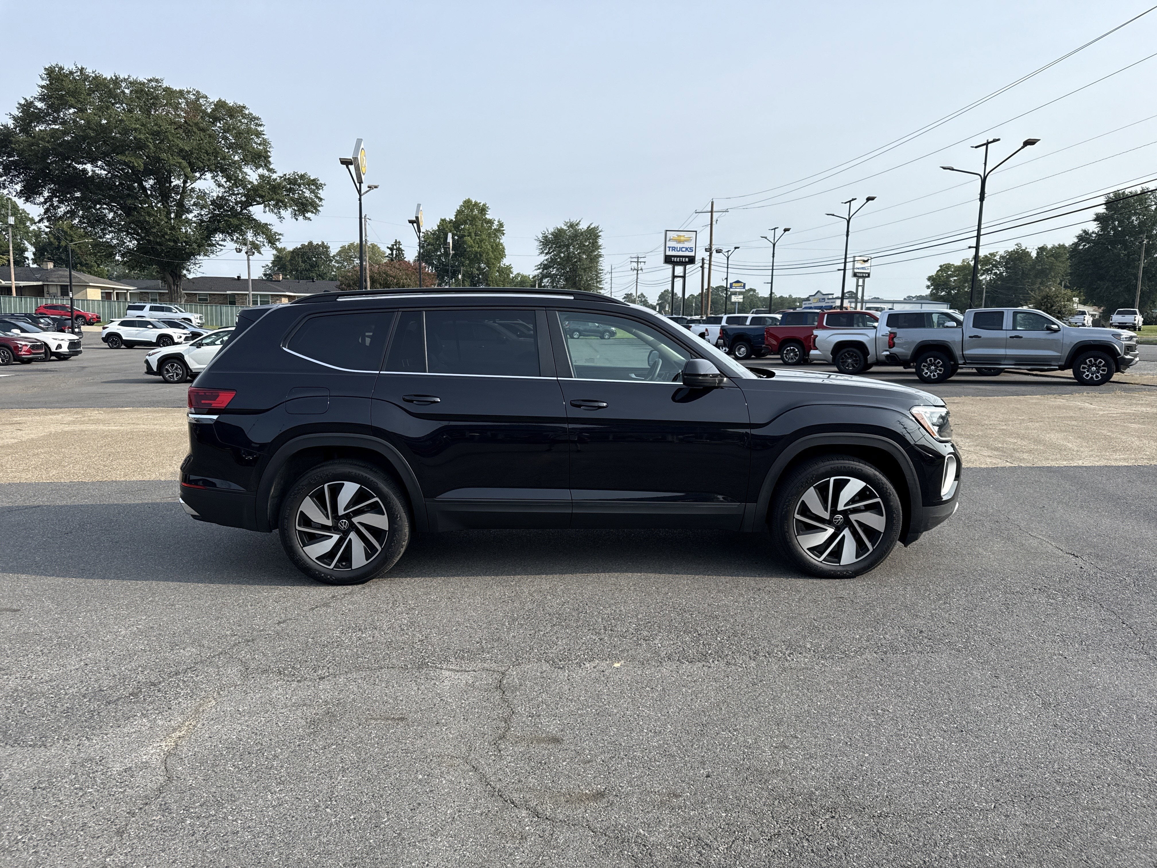 2024 Volkswagen Atlas 2.0T SE w/Technology