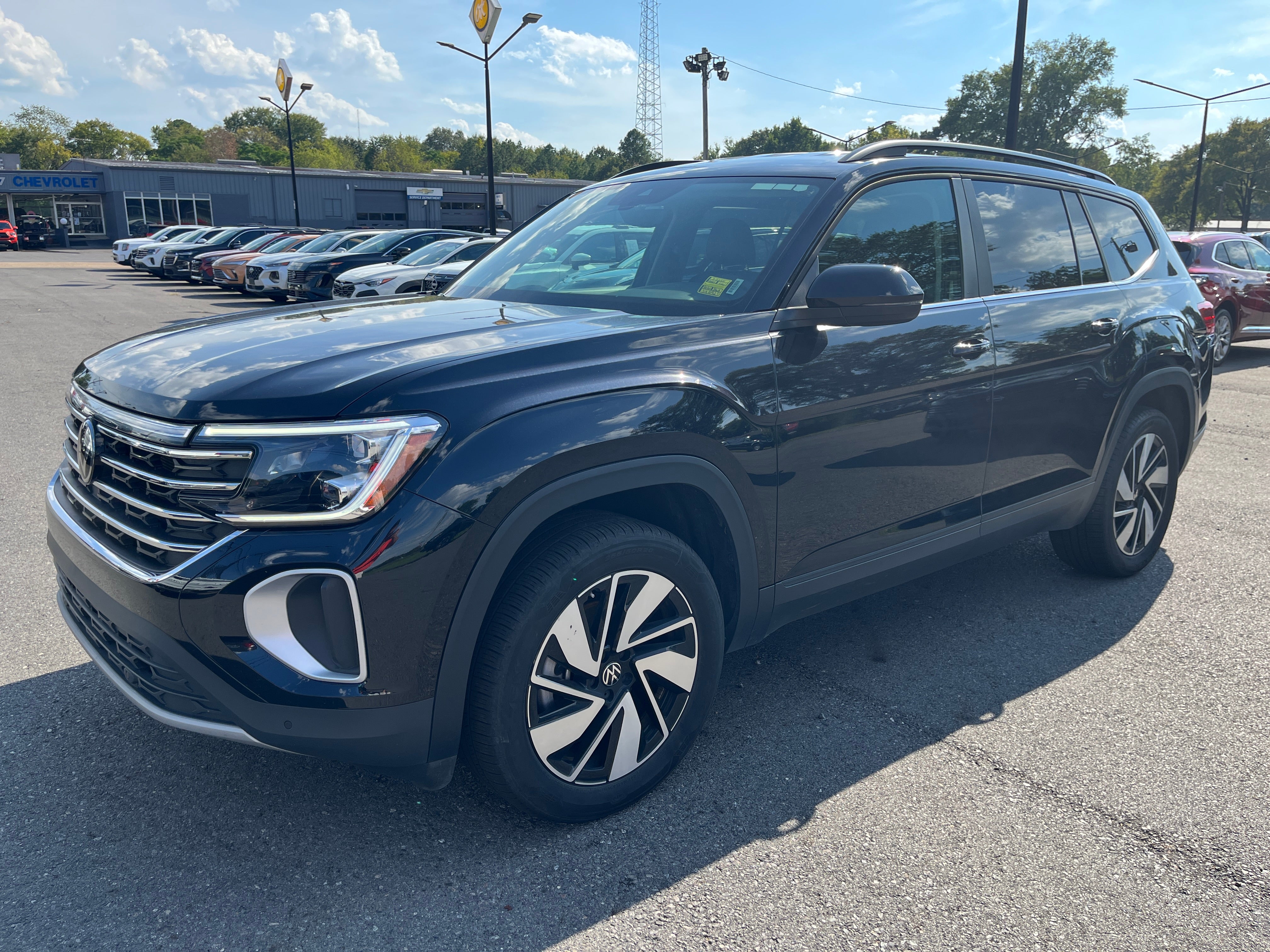 2025 Volkswagen Atlas 2.0T SE w/Technology