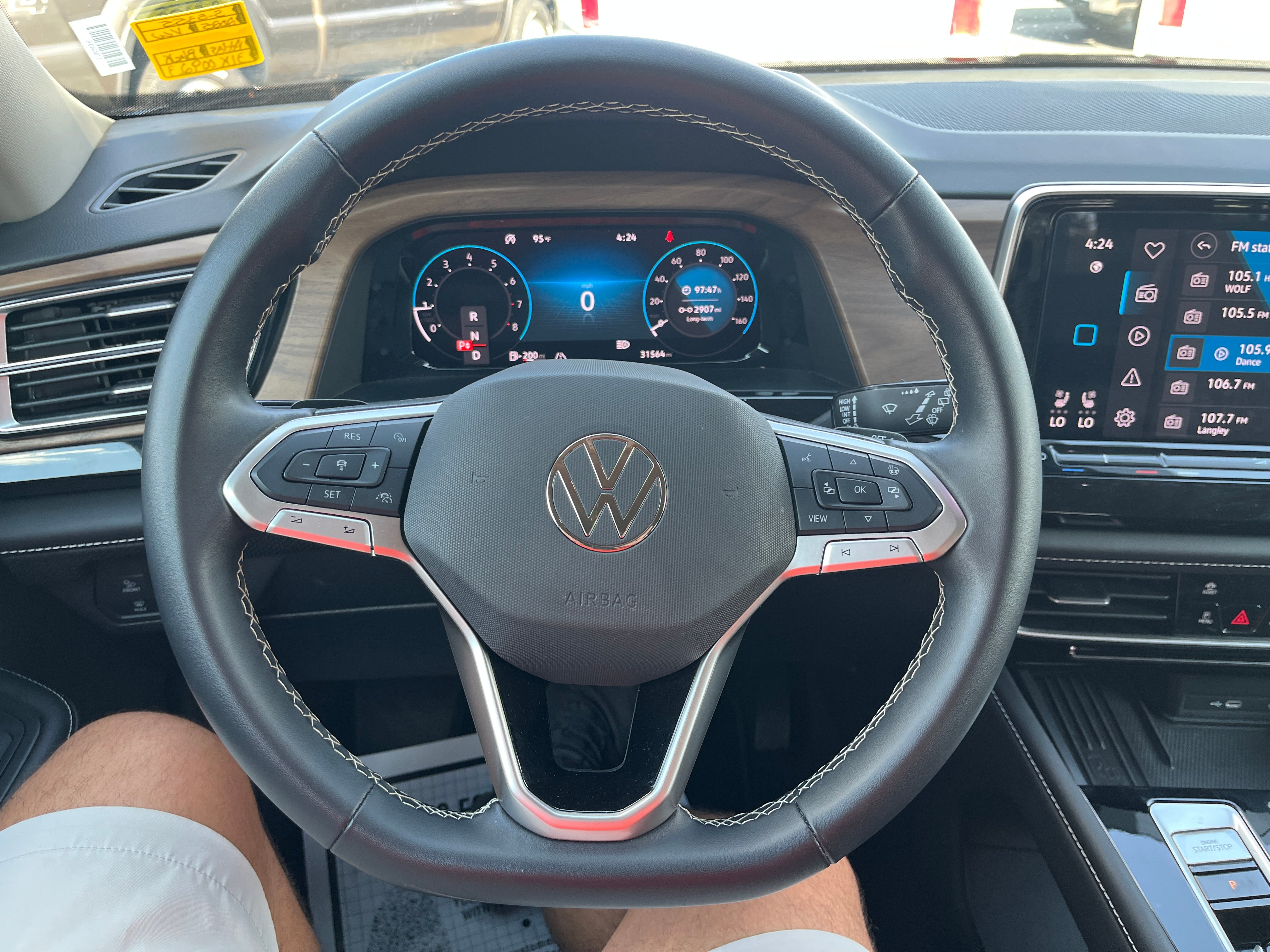 2025 Volkswagen Atlas 2.0T SE w/Technology