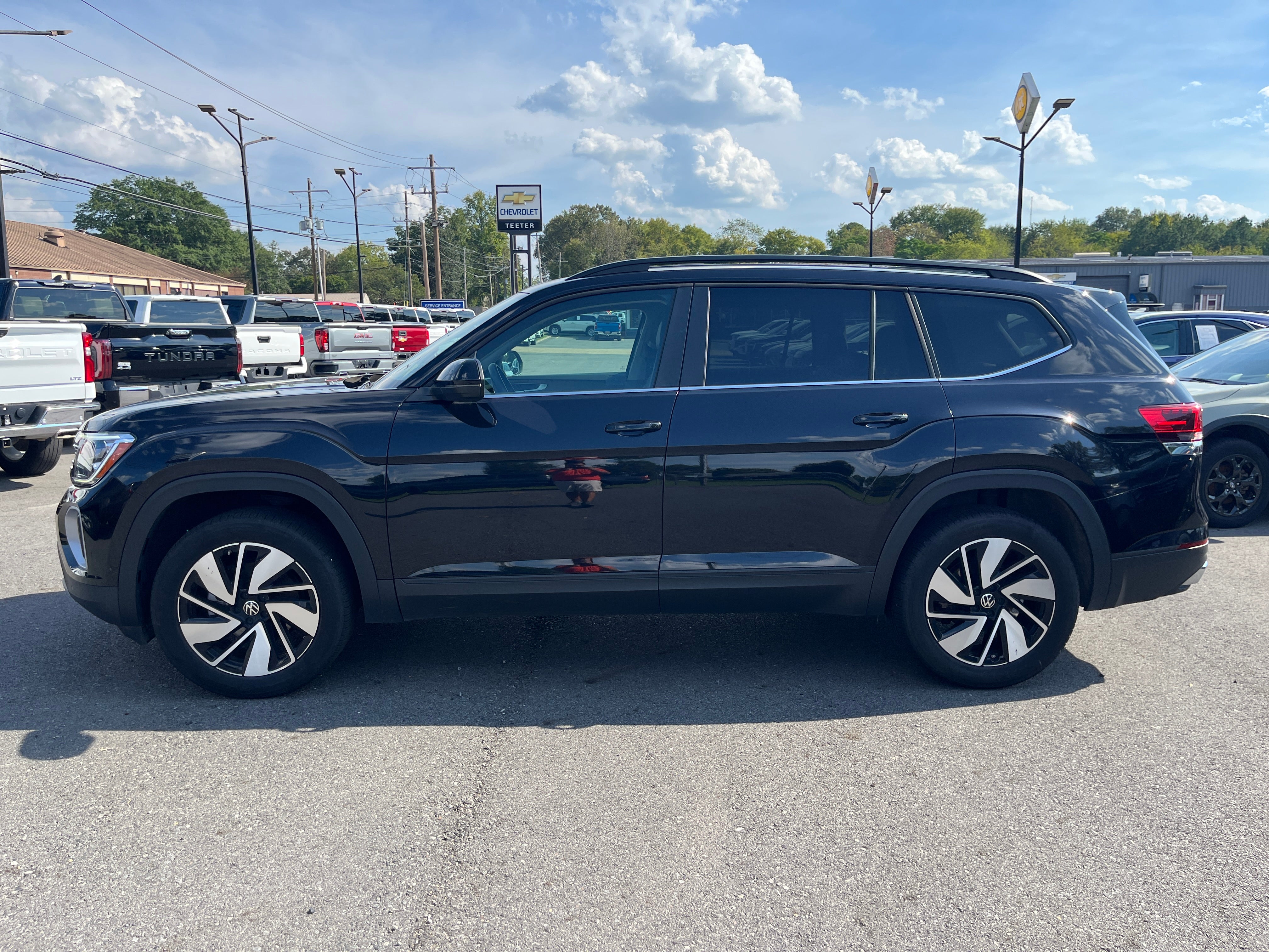 2025 Volkswagen Atlas 2.0T SE w/Technology