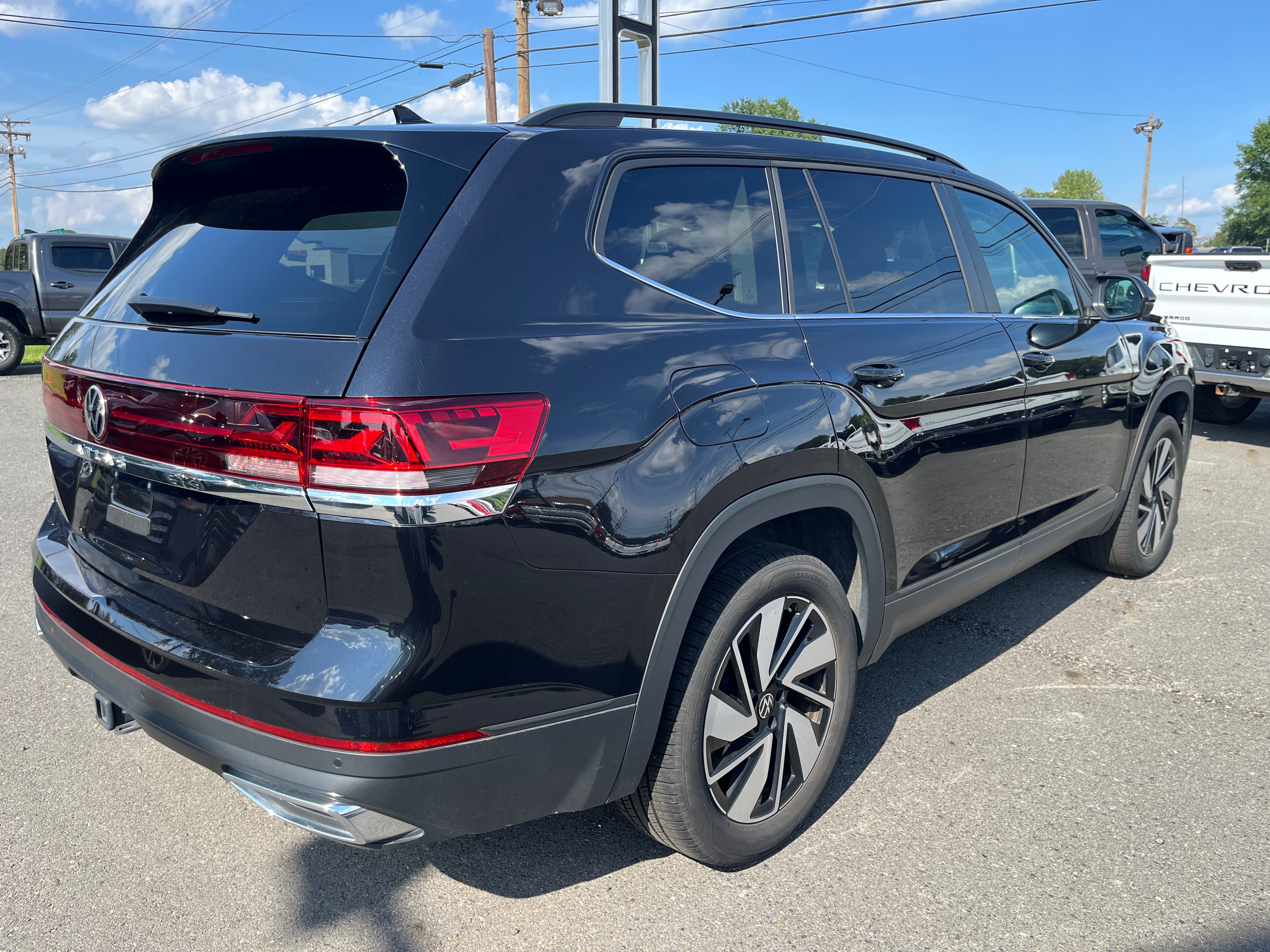 2025 Volkswagen Atlas 2.0T SE w/Technology