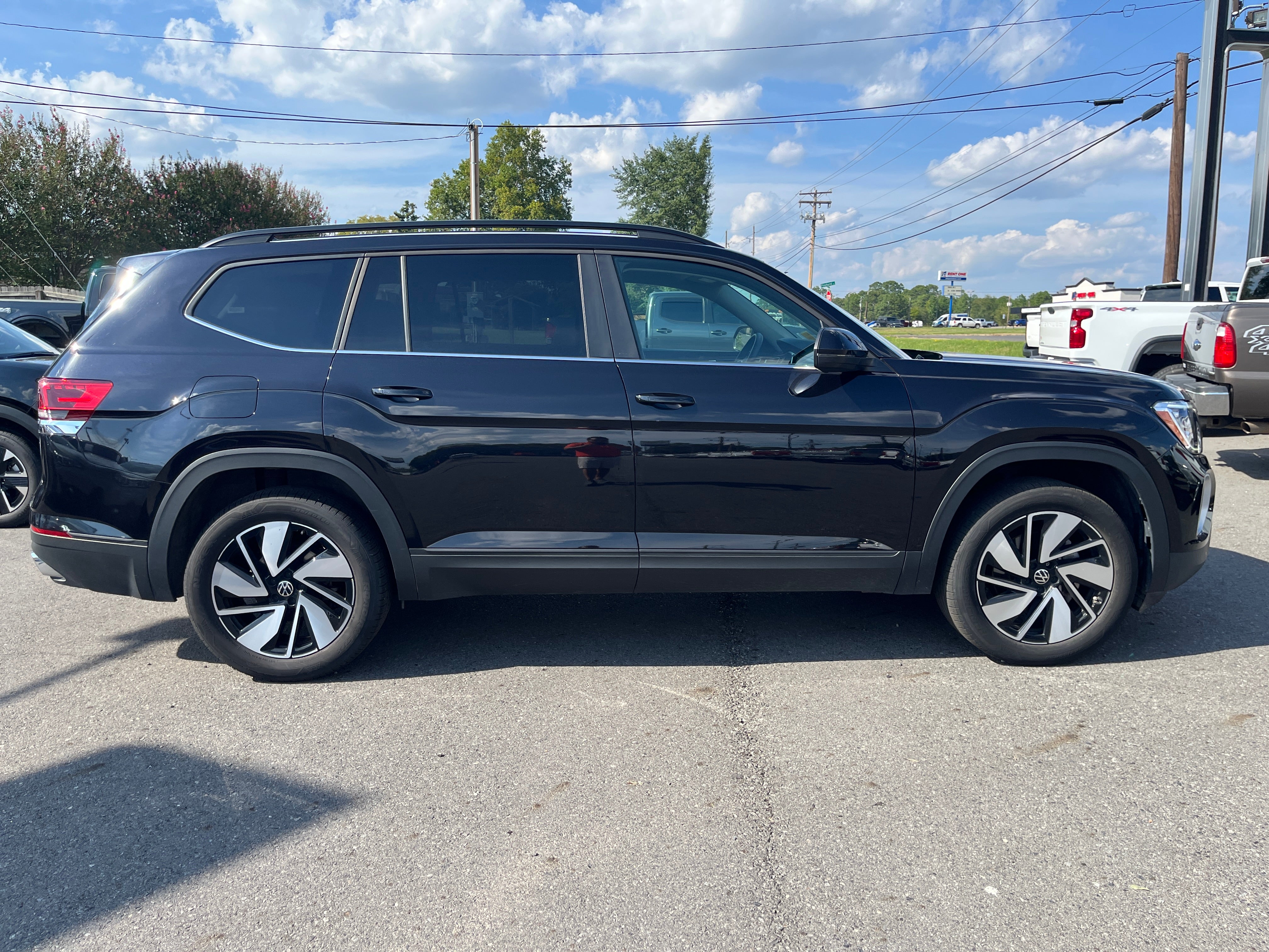 2025 Volkswagen Atlas 2.0T SE w/Technology