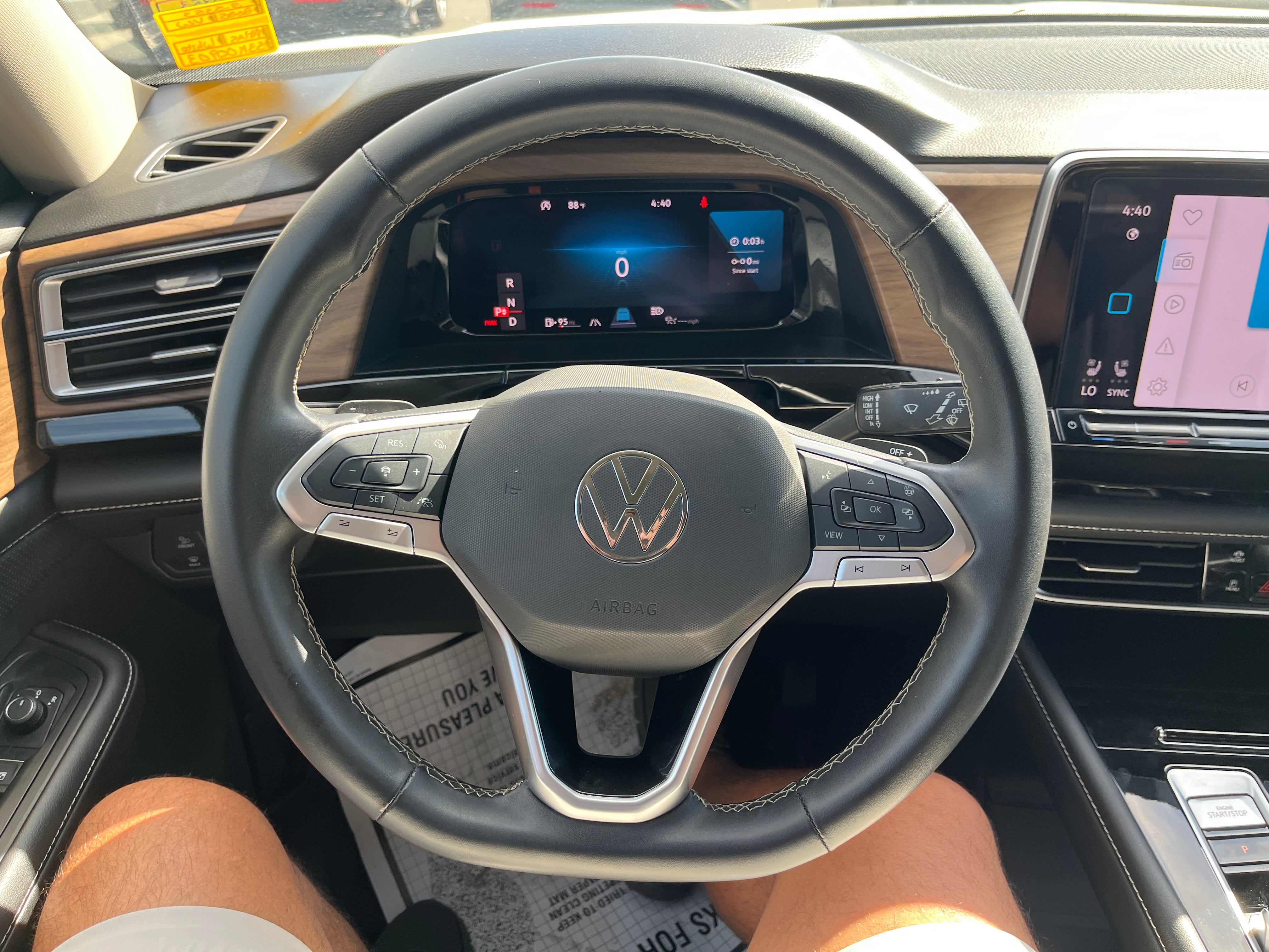 2025 Volkswagen Atlas 2.0T SE w/Technology