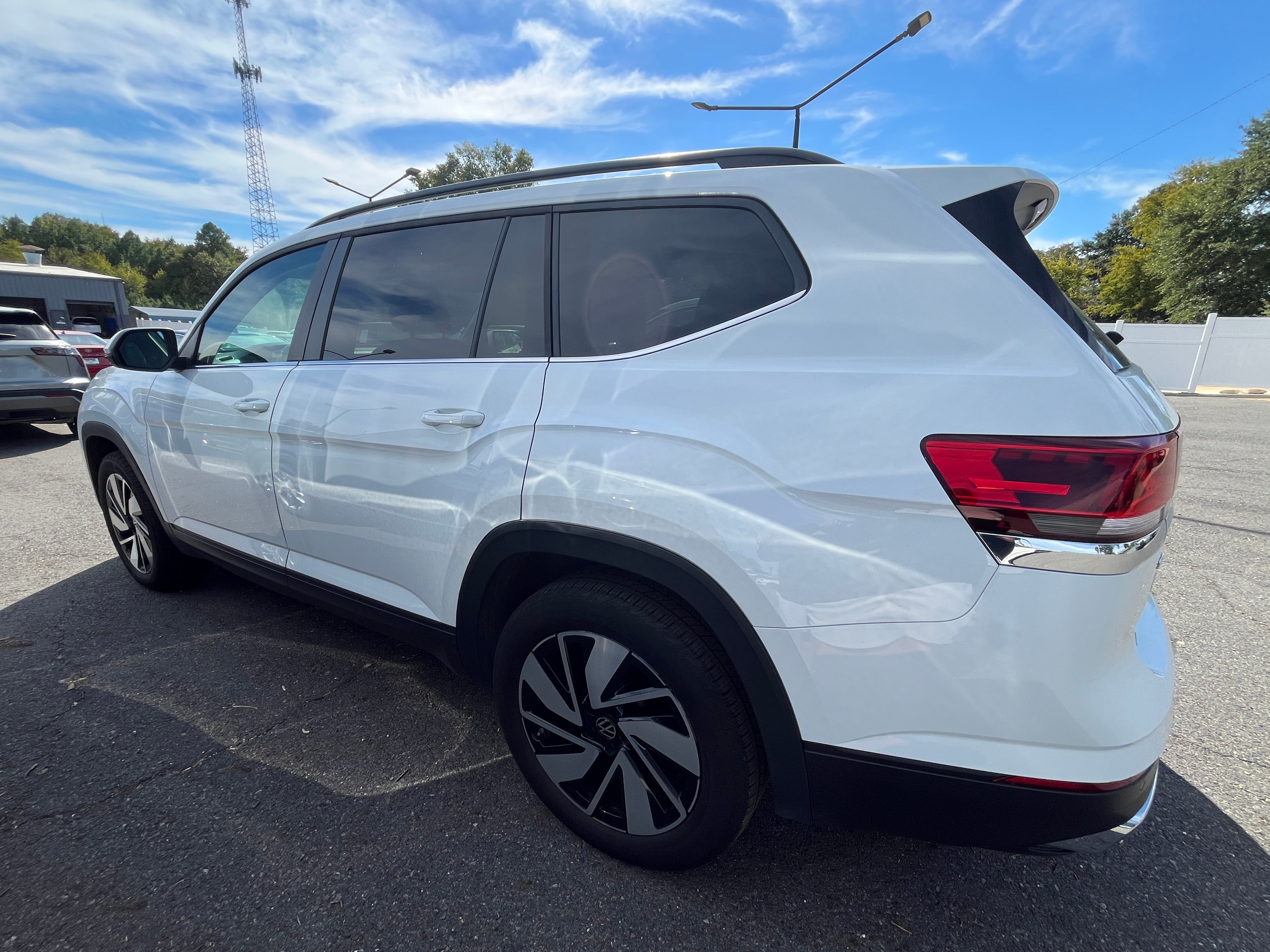 2025 Volkswagen Atlas 2.0T SE w/Technology