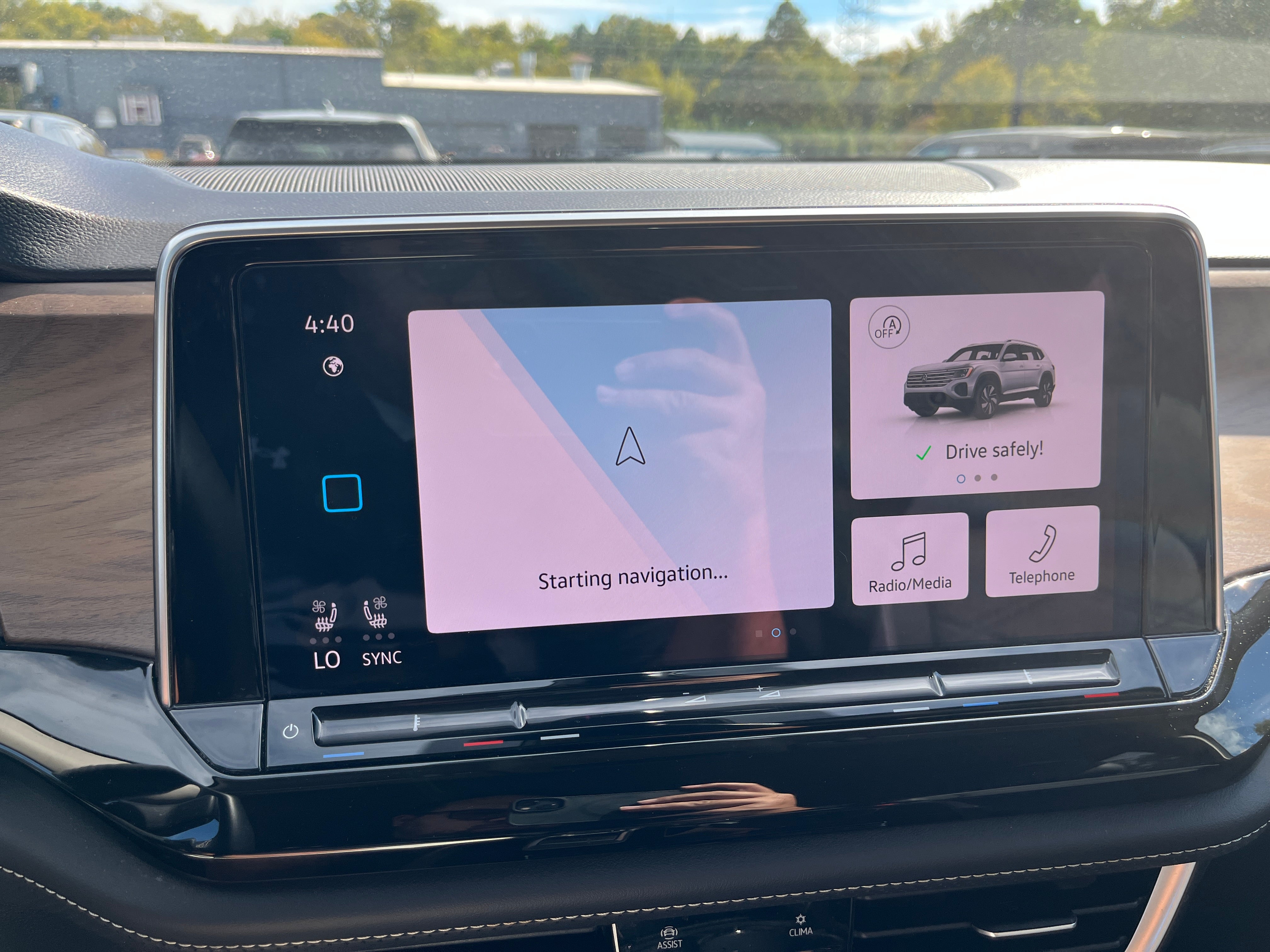 2025 Volkswagen Atlas 2.0T SE w/Technology