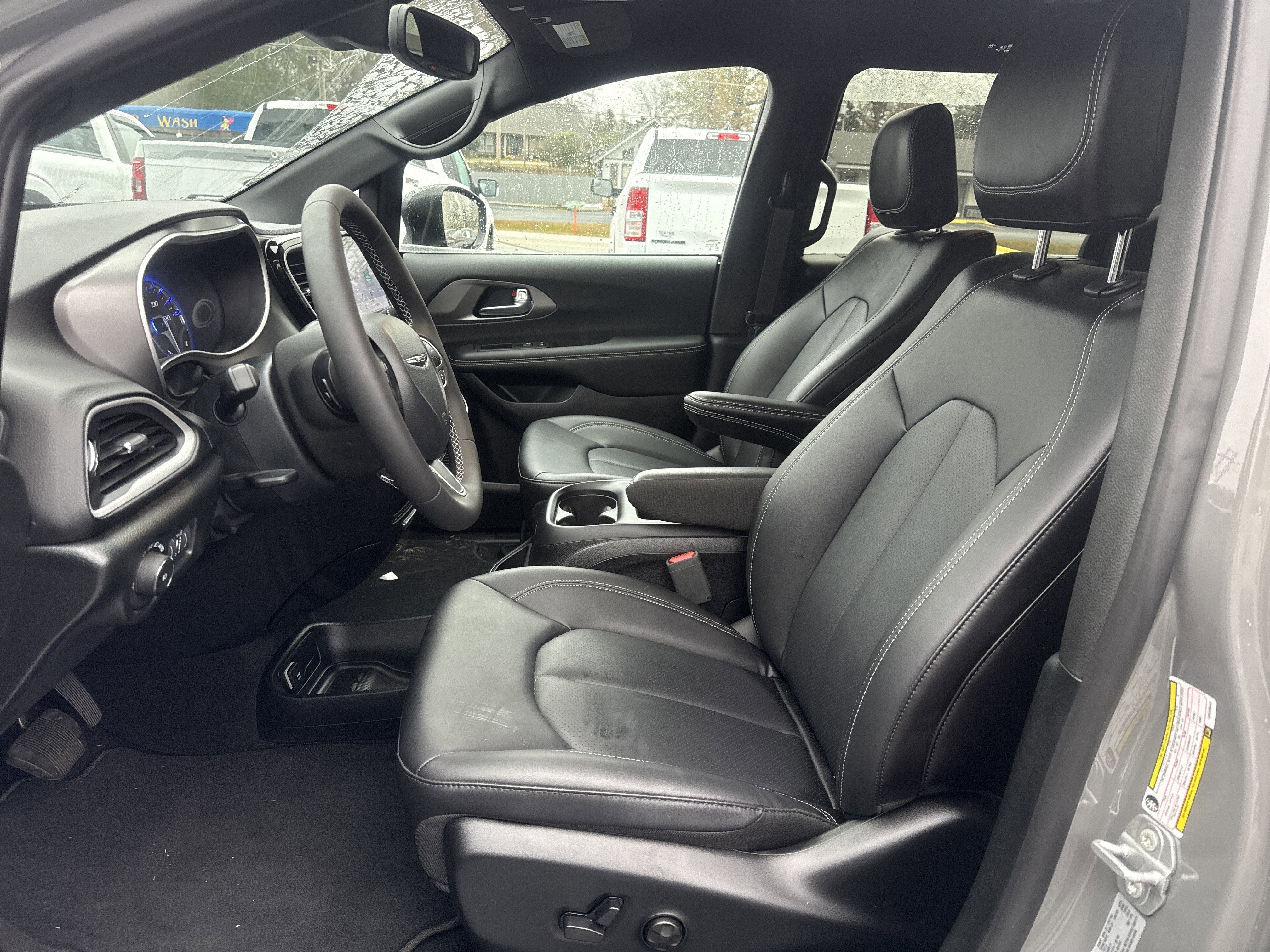 2025 Chrysler Pacifica Base