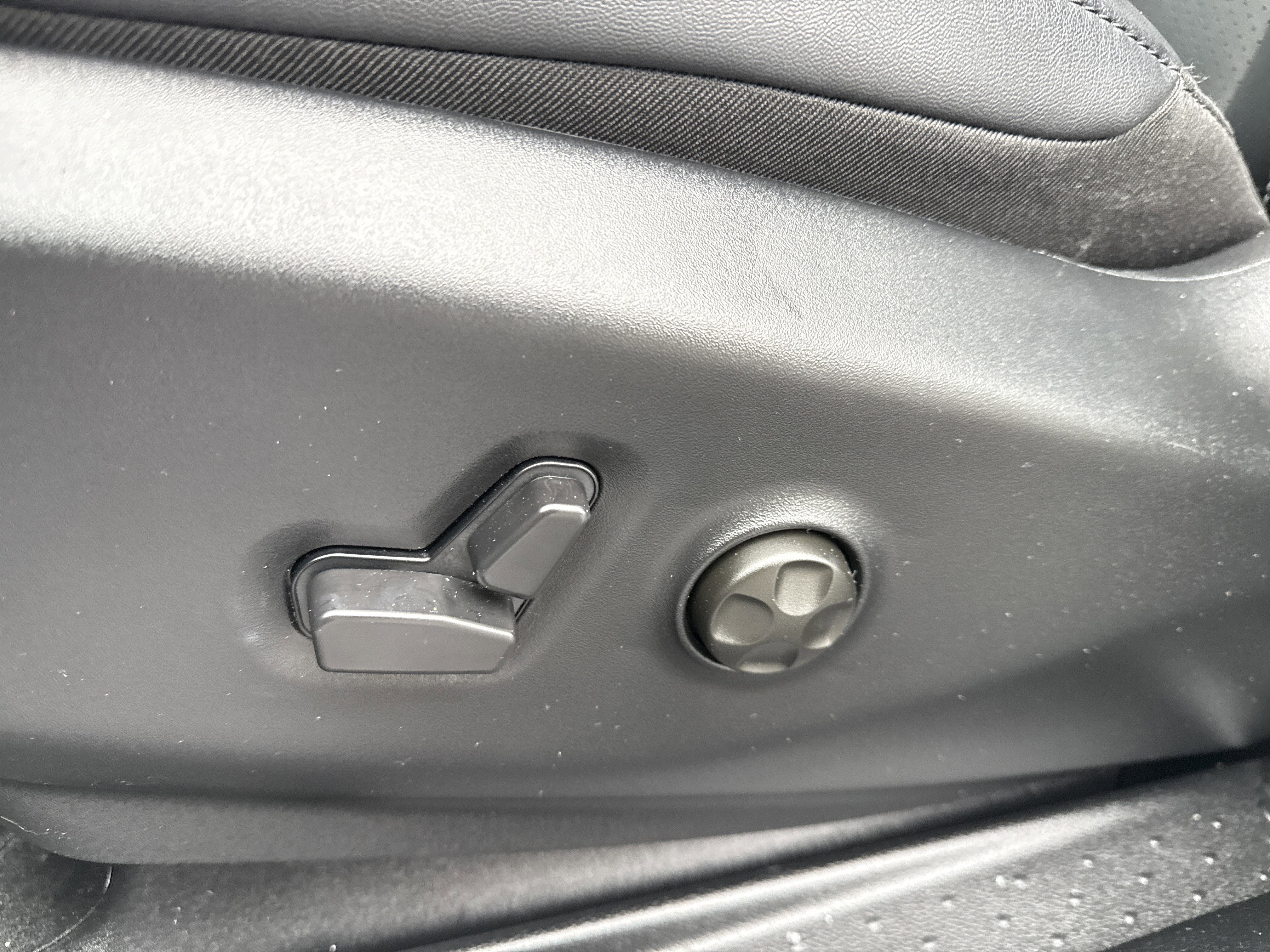 2025 Chrysler Pacifica Base