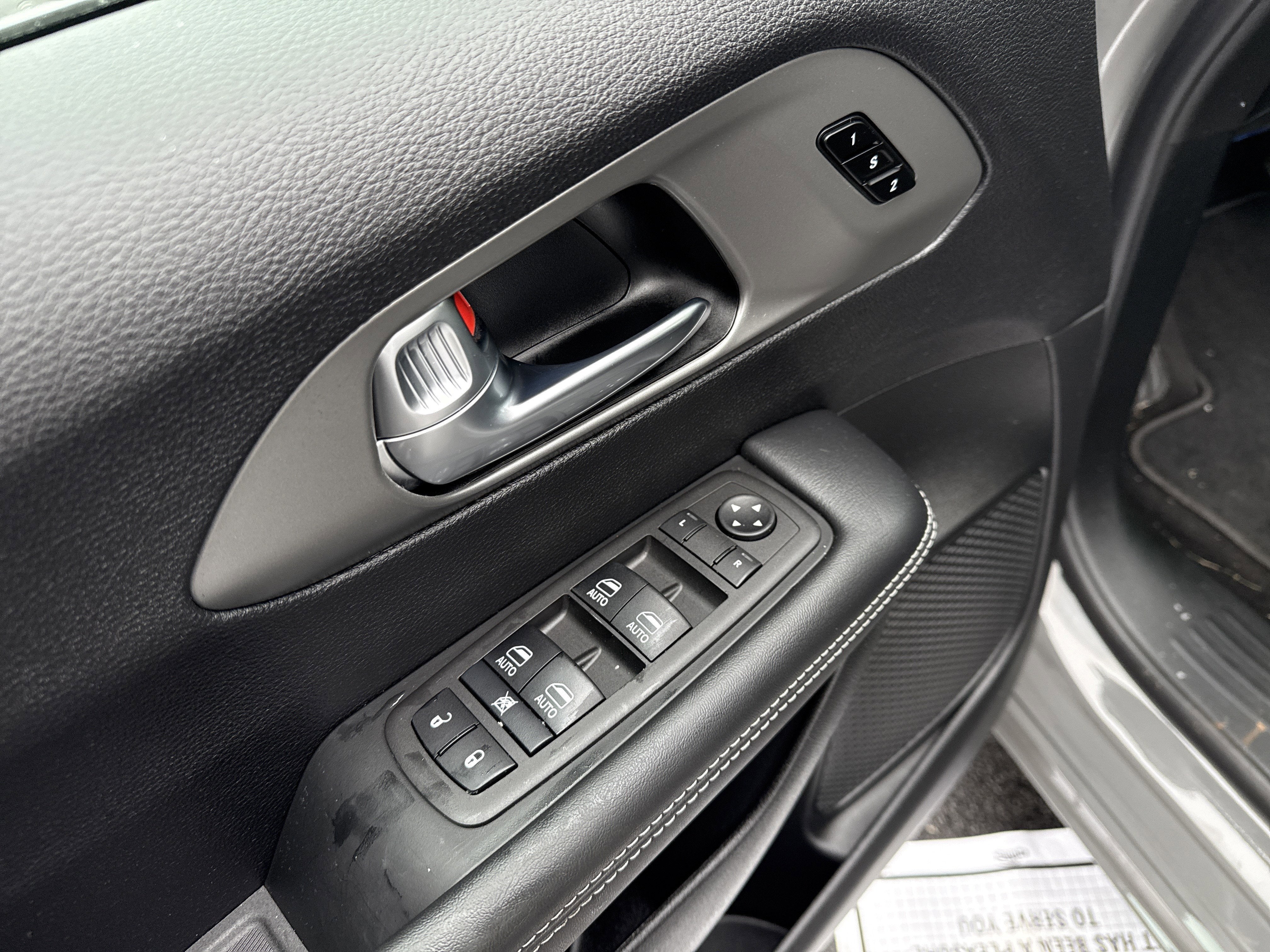 2025 Chrysler Pacifica Base