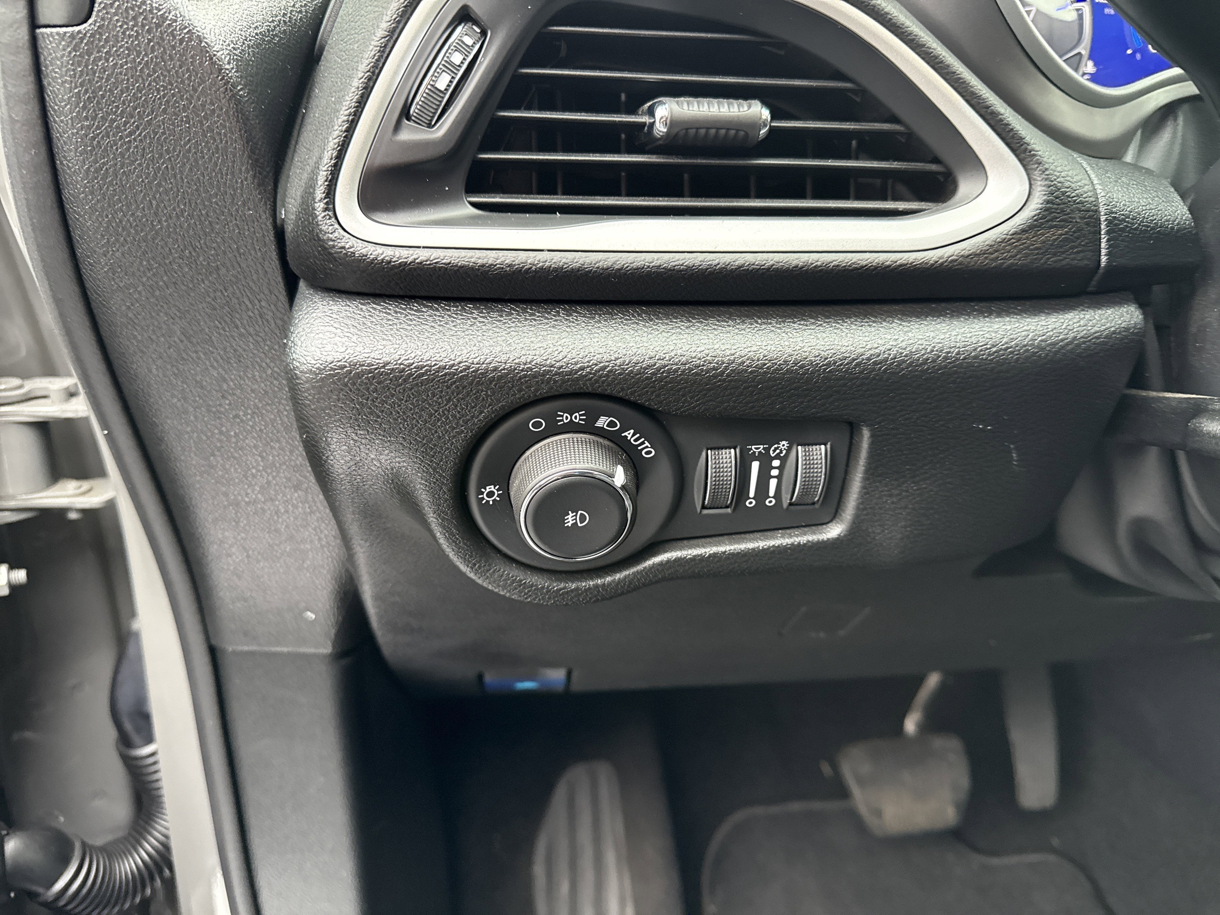 2025 Chrysler Pacifica Base