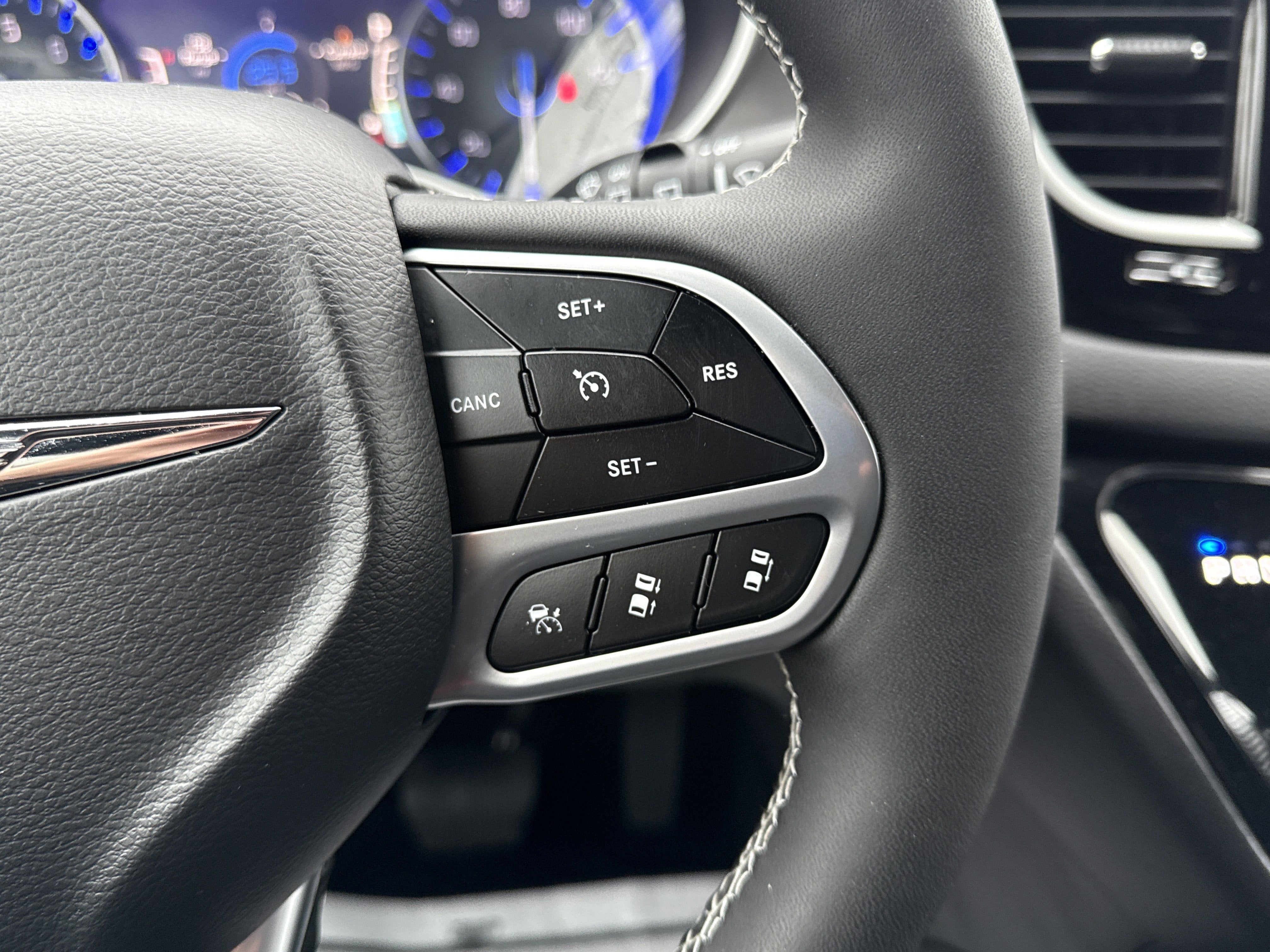 2025 Chrysler Pacifica Base