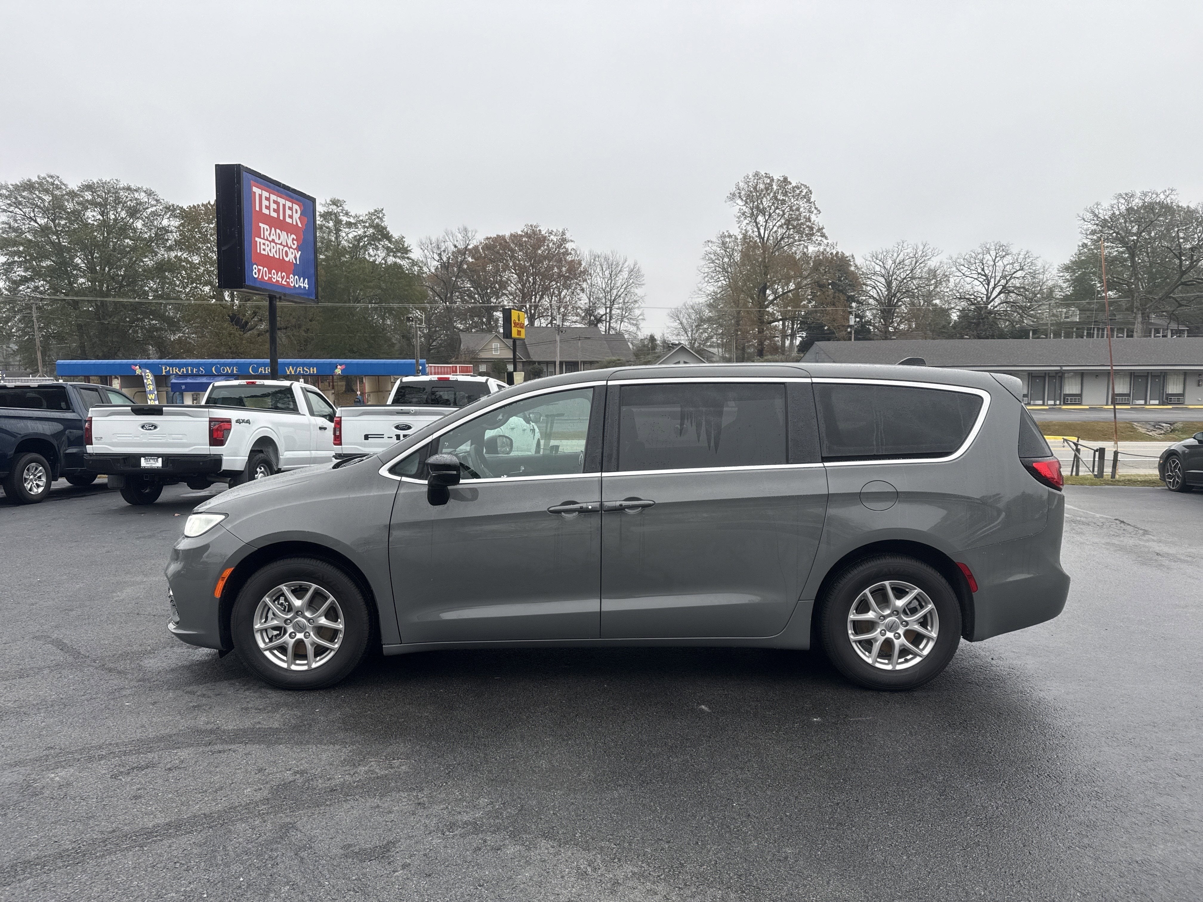 2025 Chrysler Pacifica Base