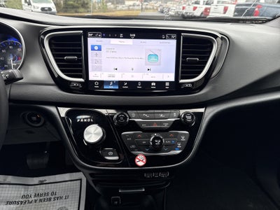 2025 Chrysler Pacifica Base