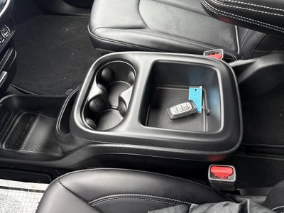 2025 Chrysler Pacifica Base