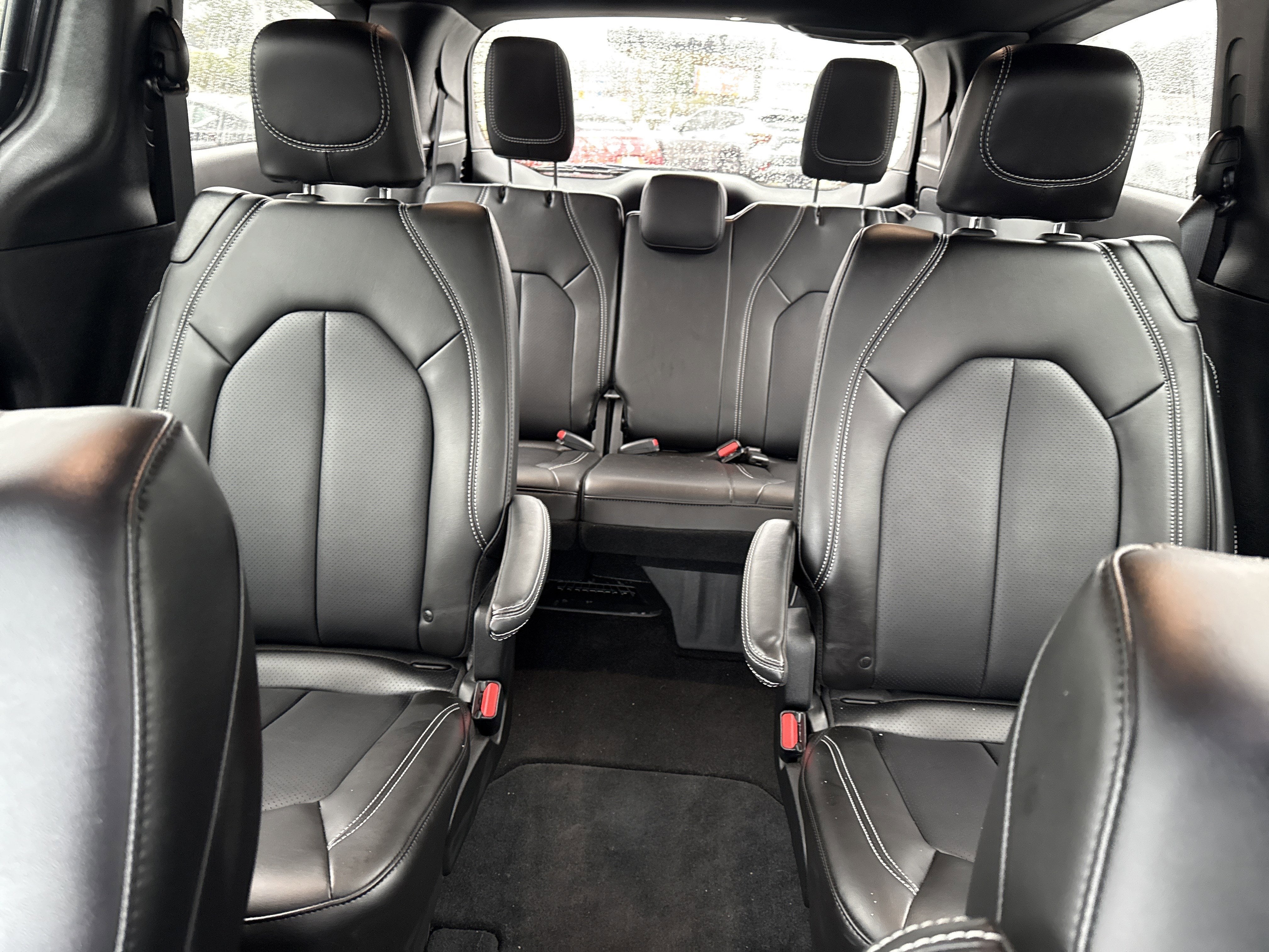 2025 Chrysler Pacifica Base