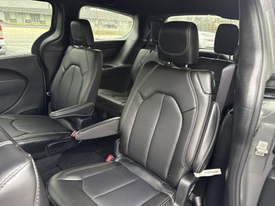 2025 Chrysler Pacifica Base