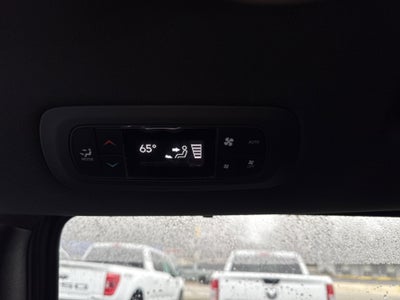 2025 Chrysler Pacifica Base