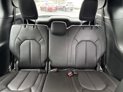 2025 Chrysler Pacifica Base