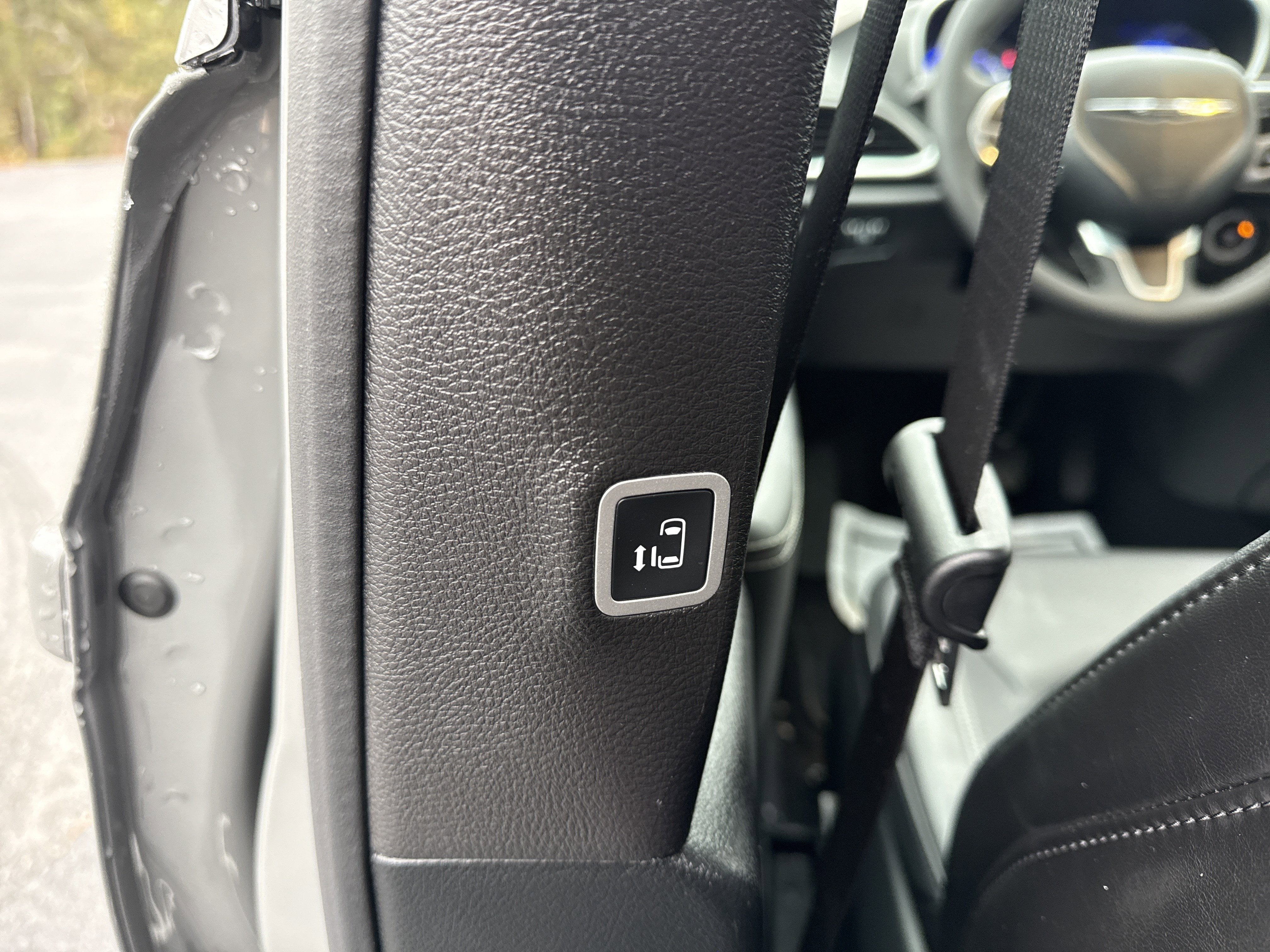 2025 Chrysler Pacifica Base