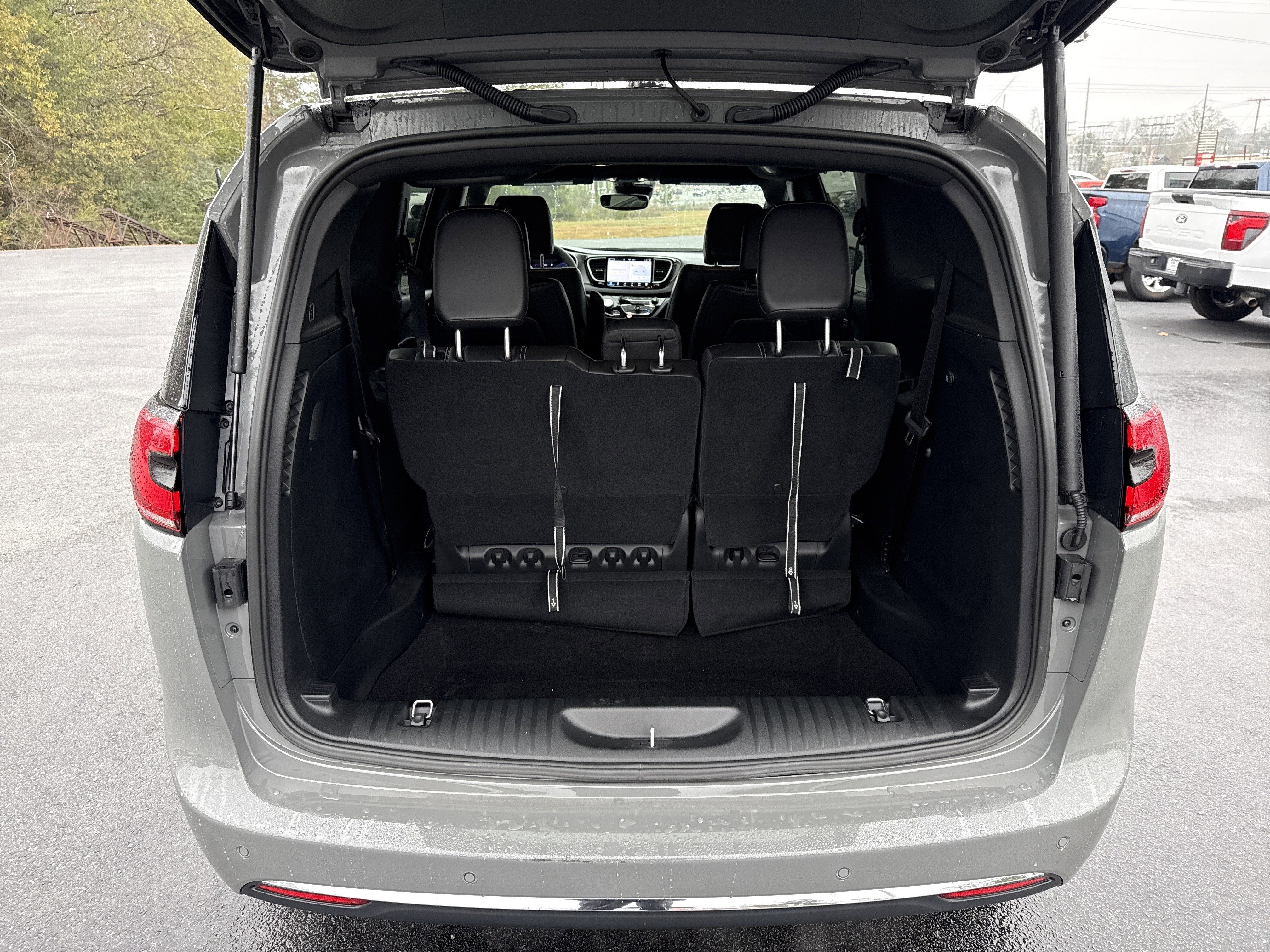 2025 Chrysler Pacifica Base