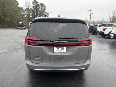 2025 Chrysler Pacifica Base