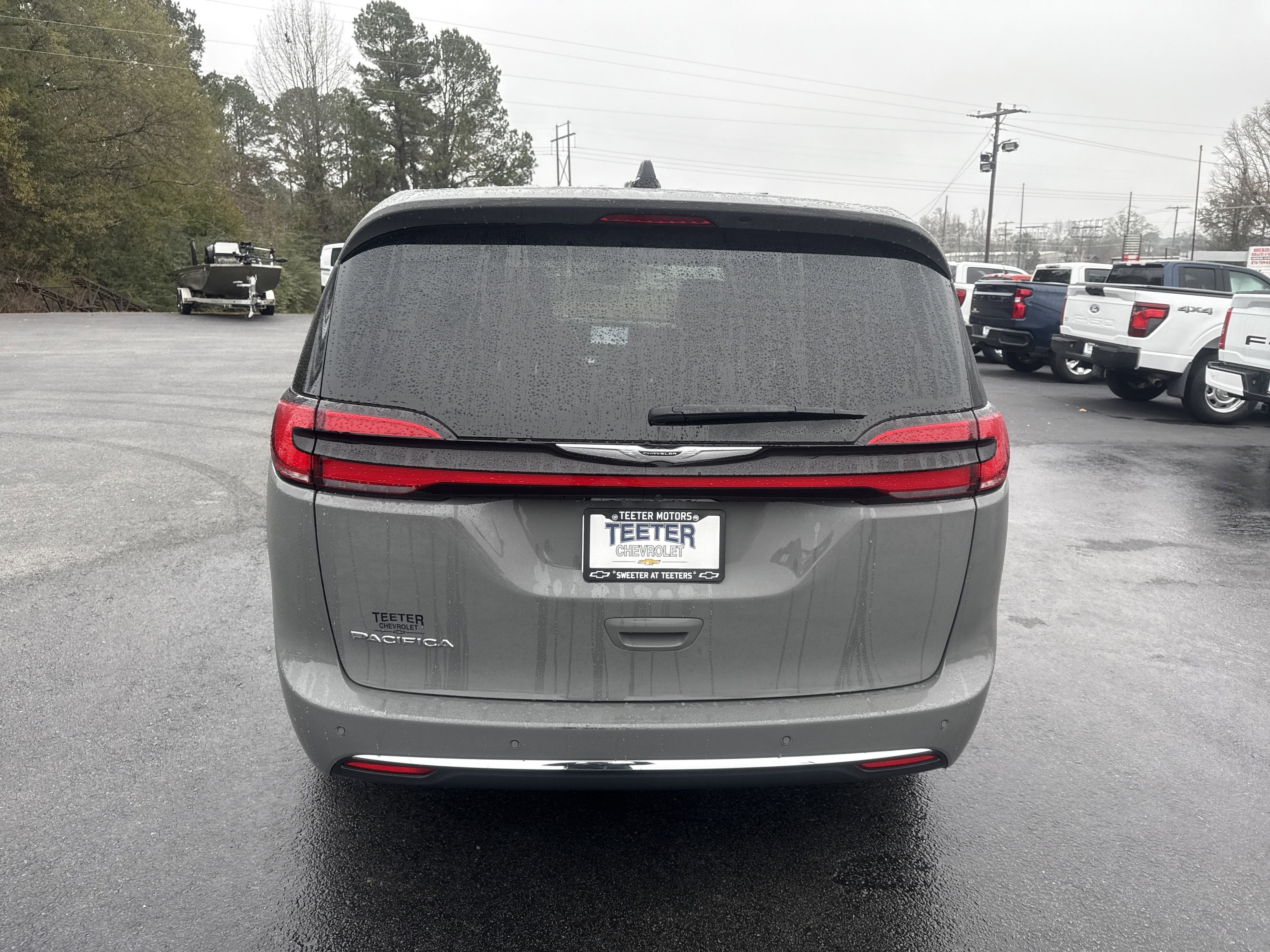 2025 Chrysler Pacifica Base