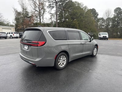 2025 Chrysler Pacifica Base