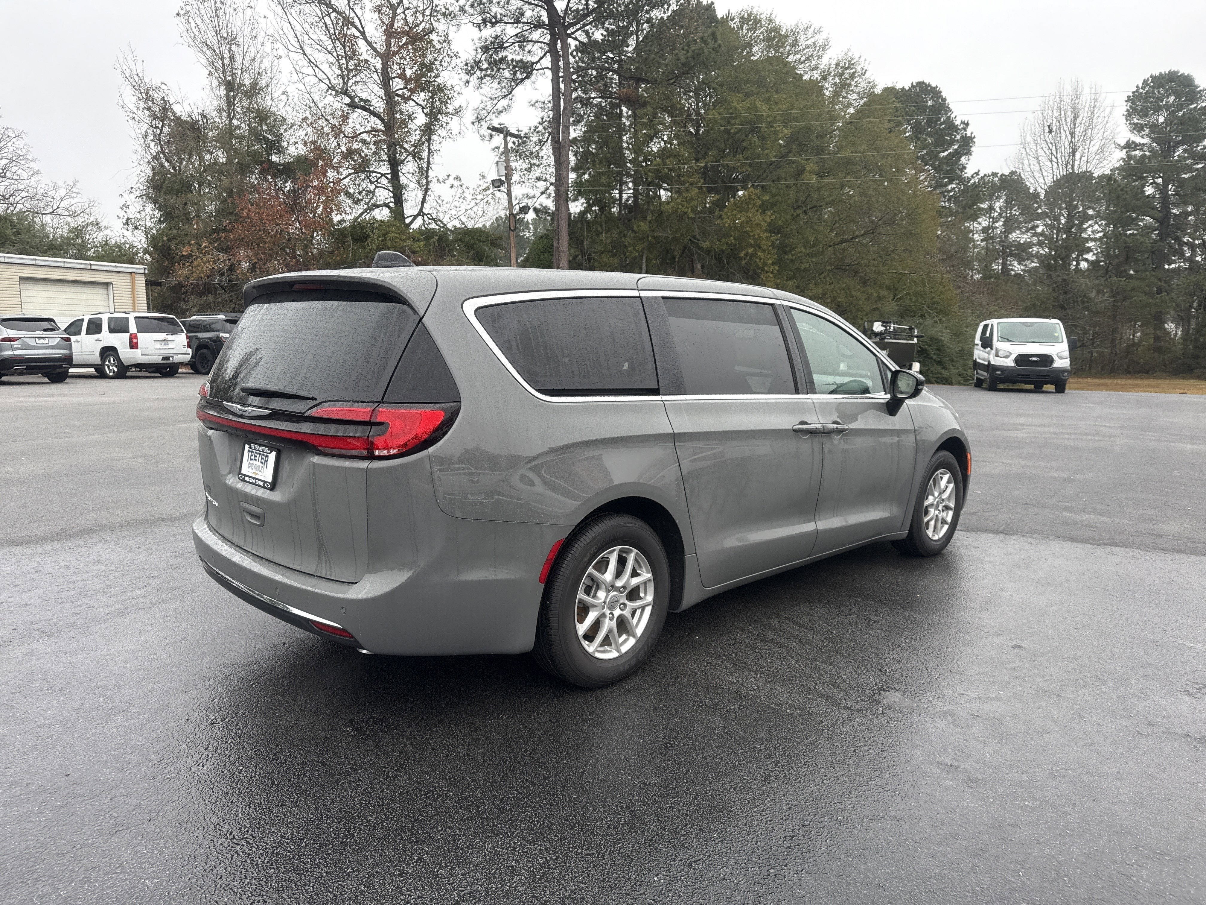 2025 Chrysler Pacifica Base