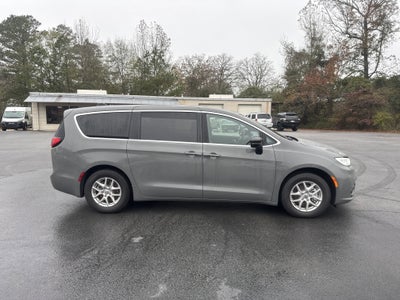 2025 Chrysler Pacifica Base
