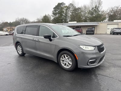 2025 Chrysler Pacifica Base