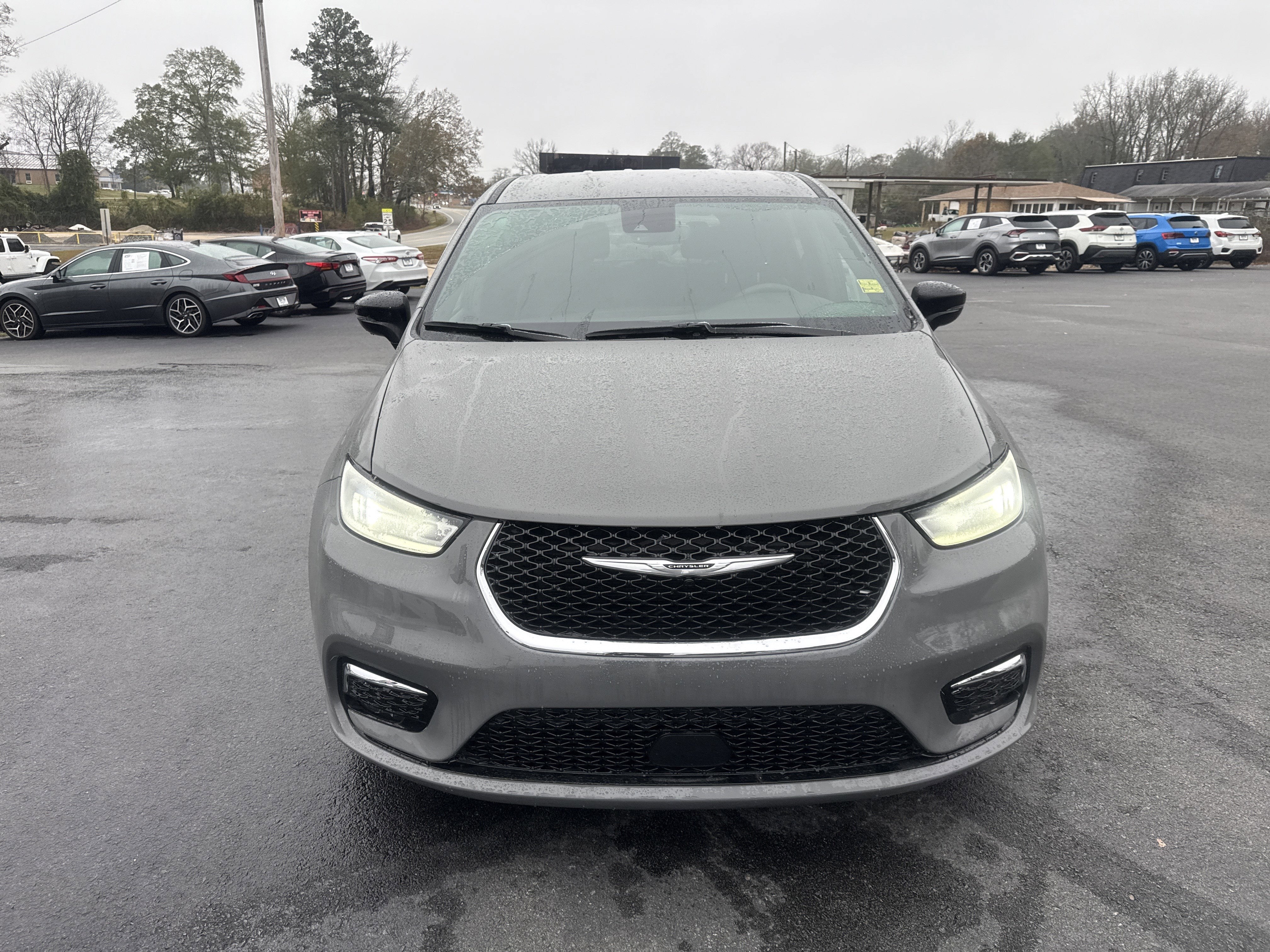 2025 Chrysler Pacifica Base