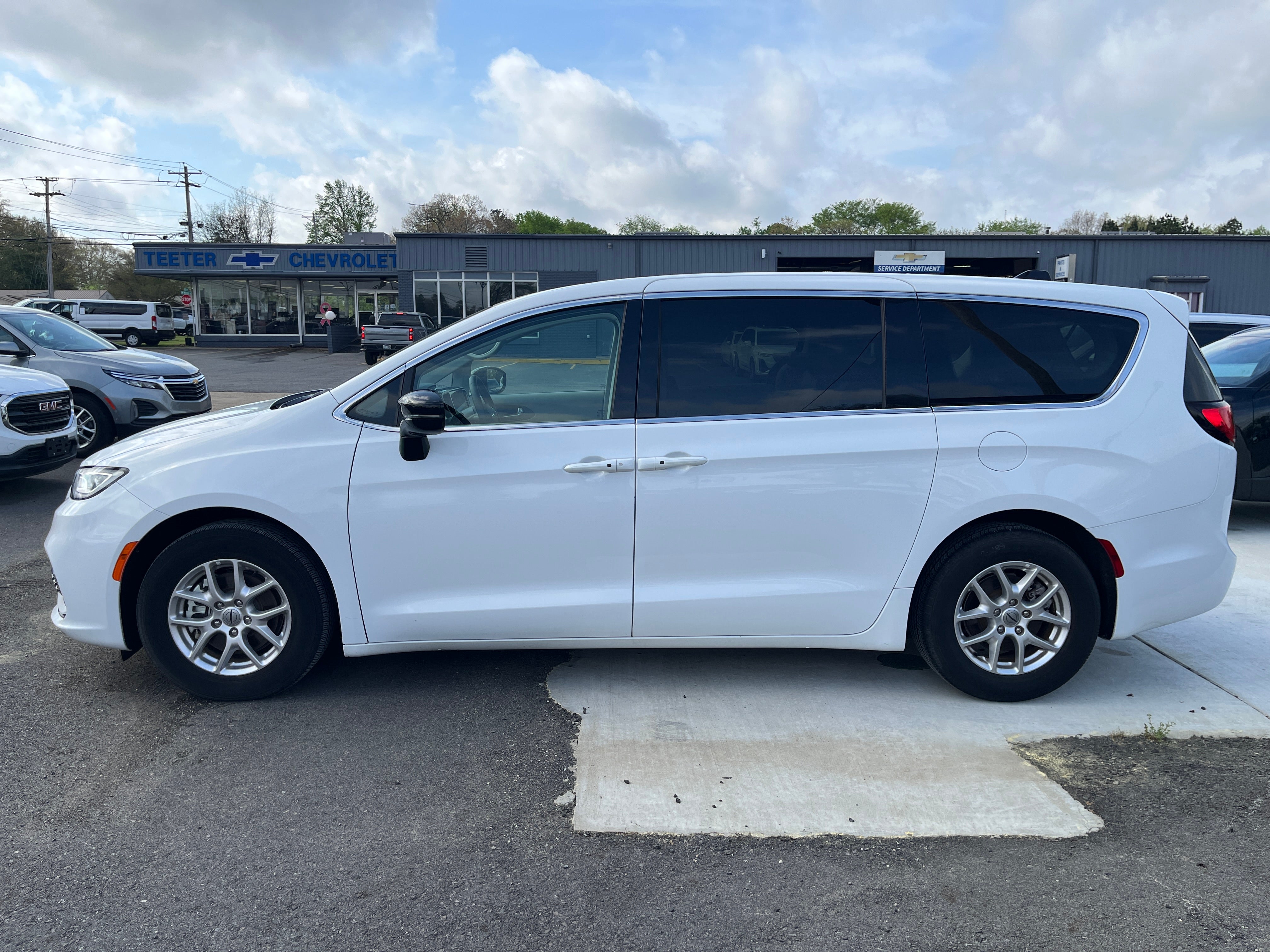 2024 Chrysler Pacifica Touring L