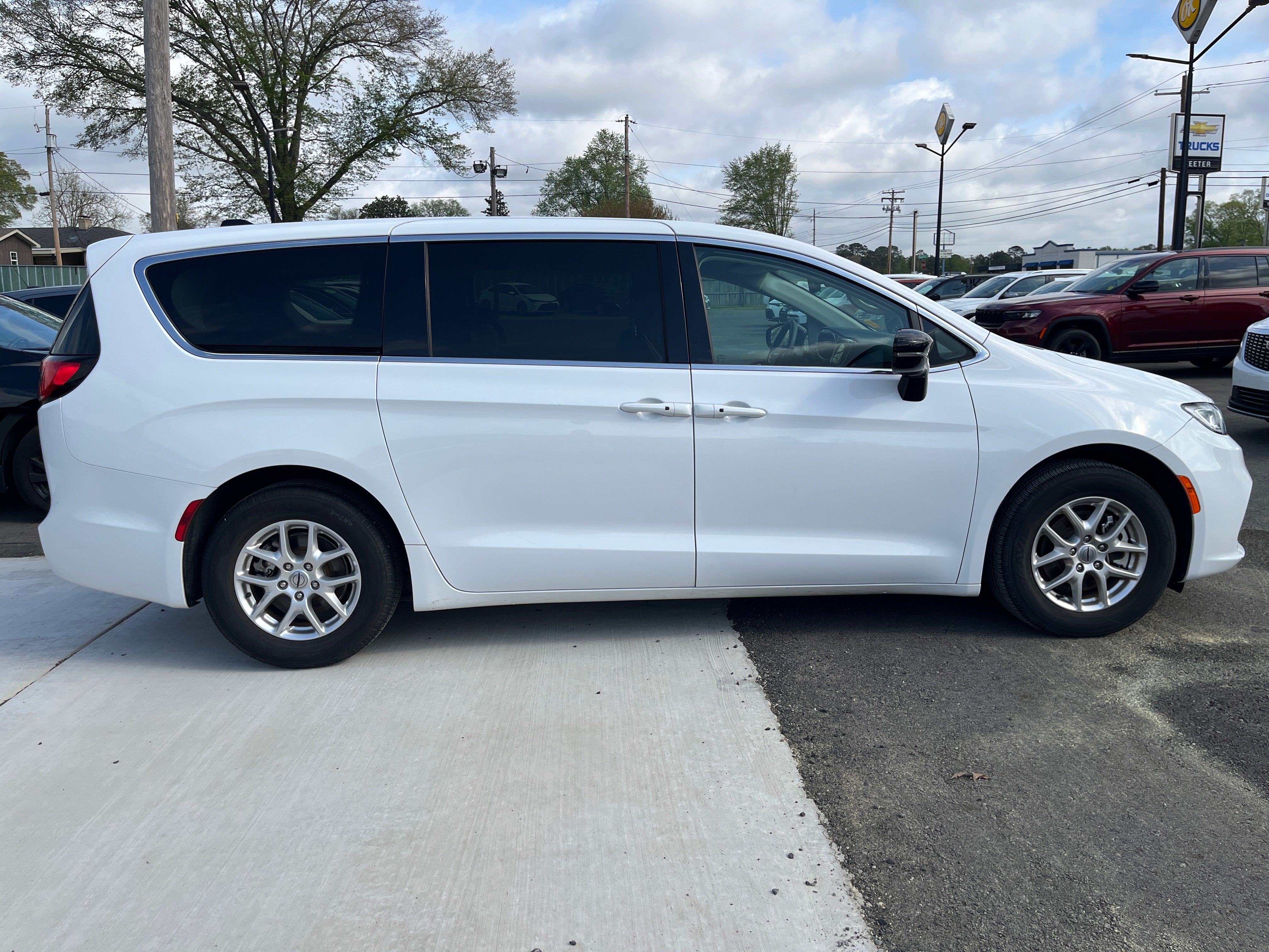 2024 Chrysler Pacifica Touring L